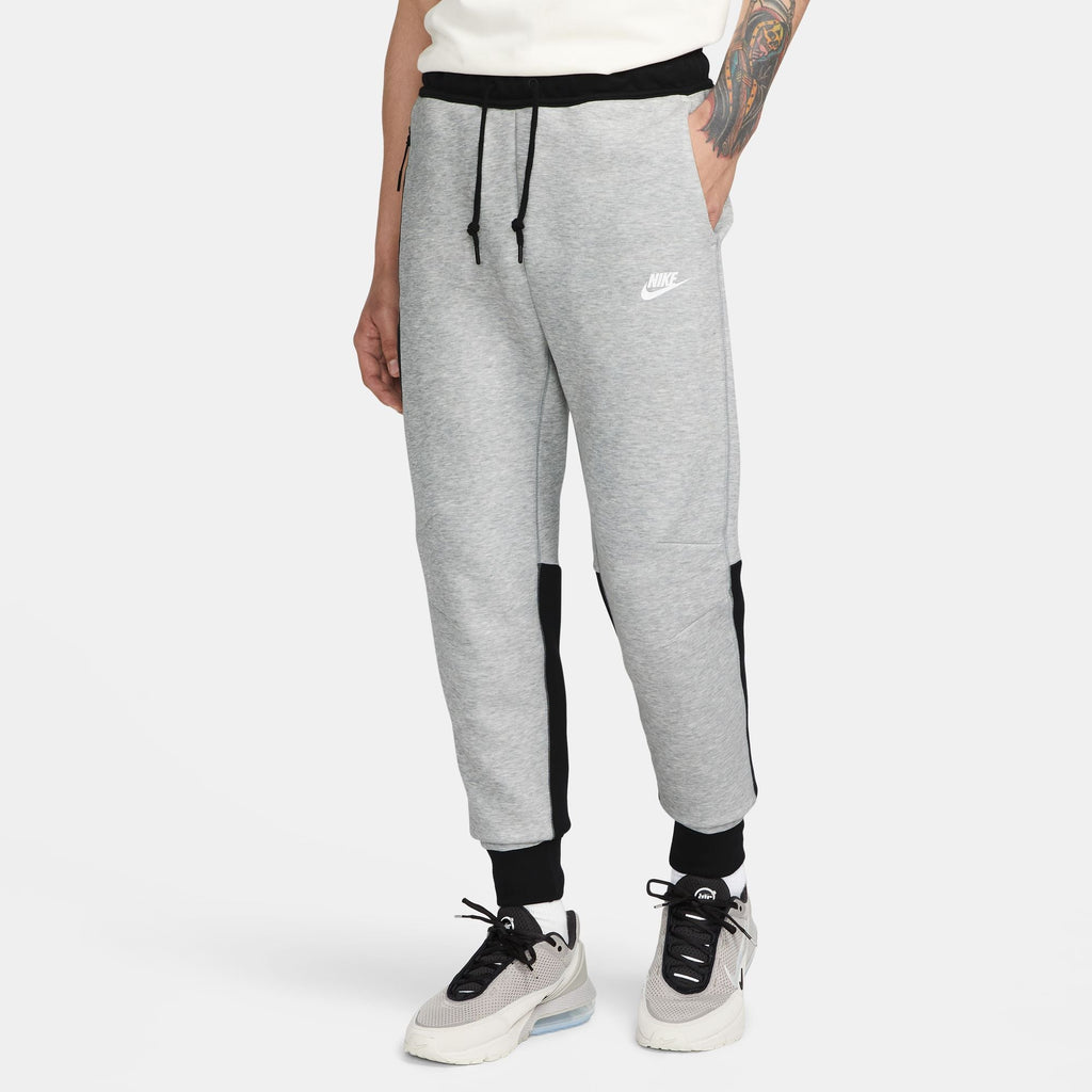 Оригінальна Mens Tech Fleece Sweatpants Nike – вид ззаду