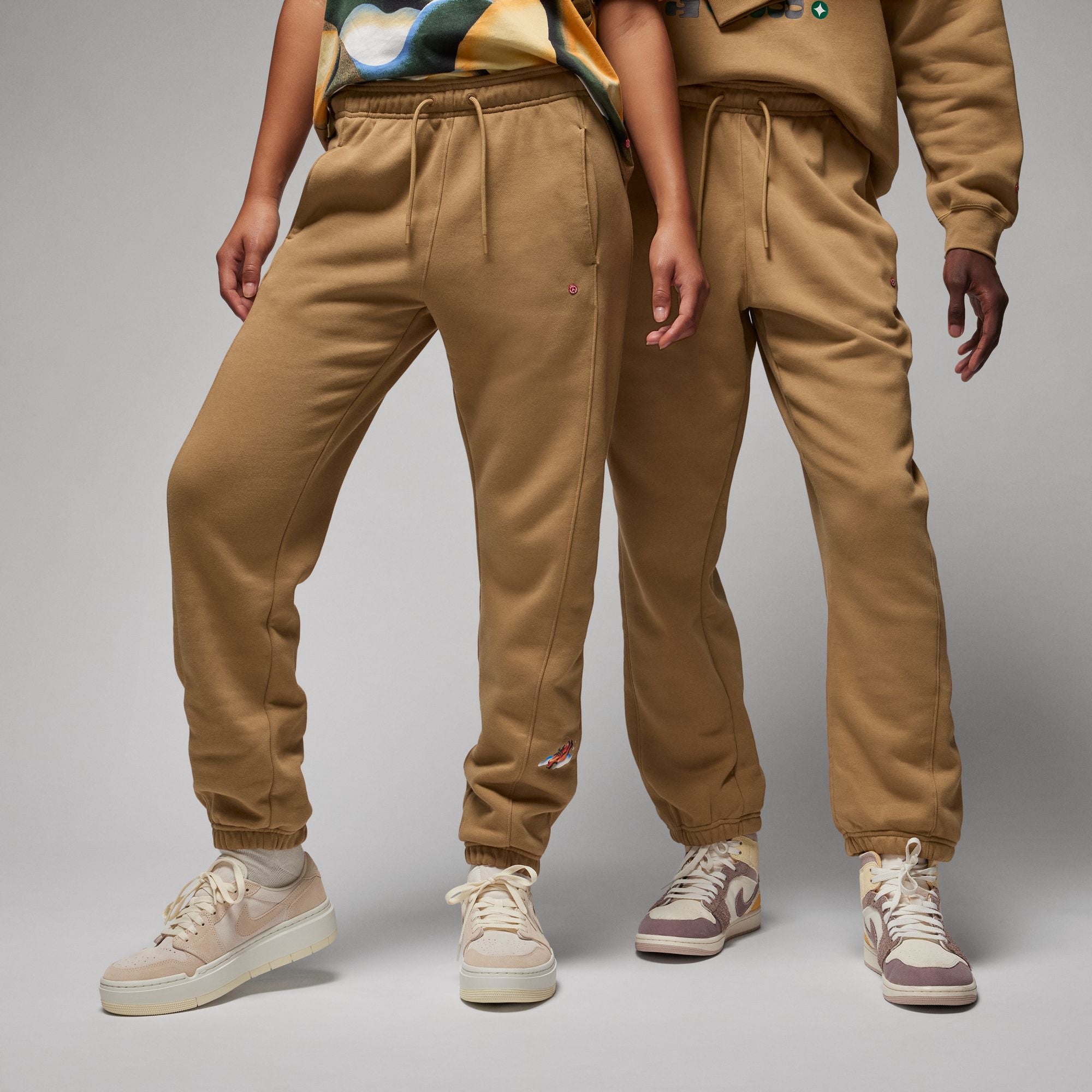Оригінальна Womens Artist Series By Jordan Moss Sweatpants Air jordan – вид ззаду