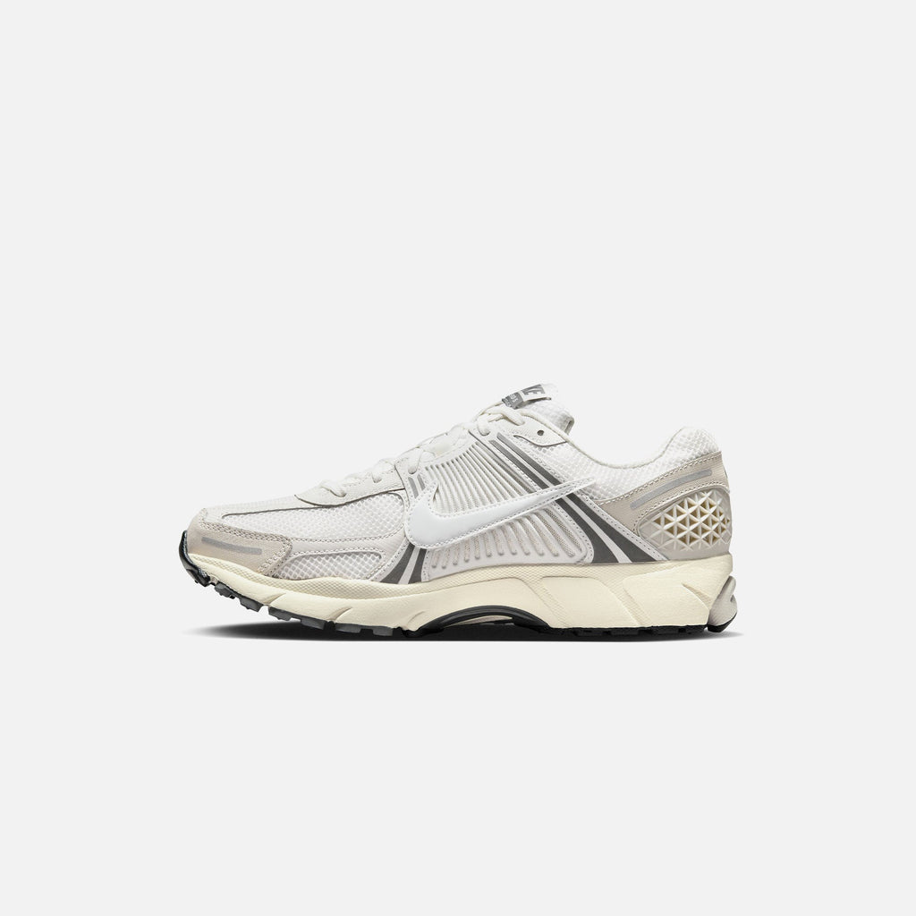 Zoom Vomero 5 Platinum Tint Nike – Гарантія оригінальності – вид ззаду