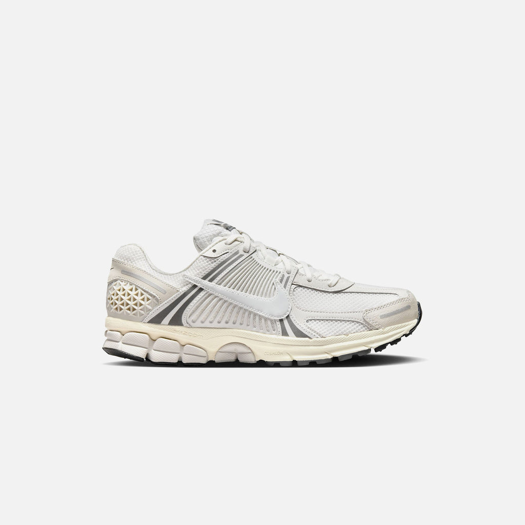 Zoom Vomero 5 Platinum Tint Nike – Гарантія оригінальності – боковий вид