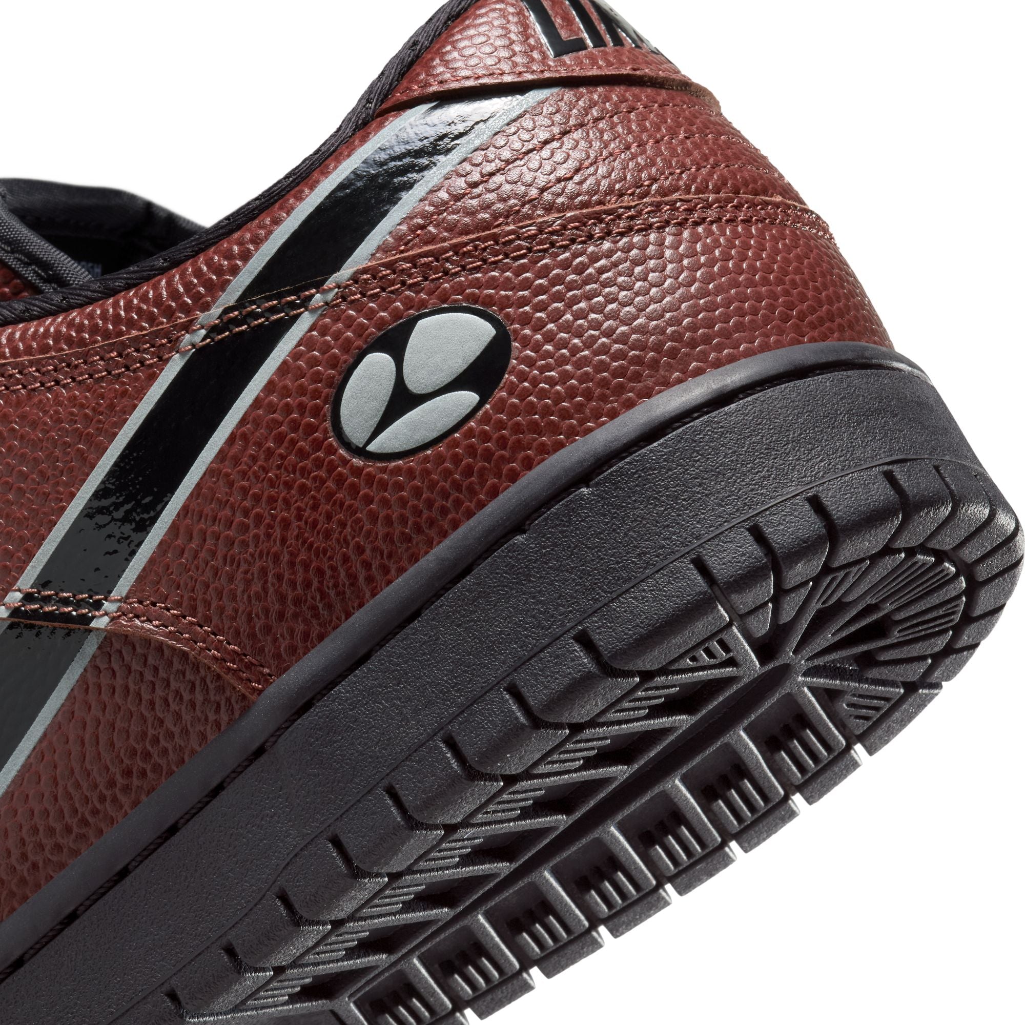 SB x Limosine Skateboards Mens Dunk Low Pro Shoes NIKE – Гарантія оригінальності – збільшений вид