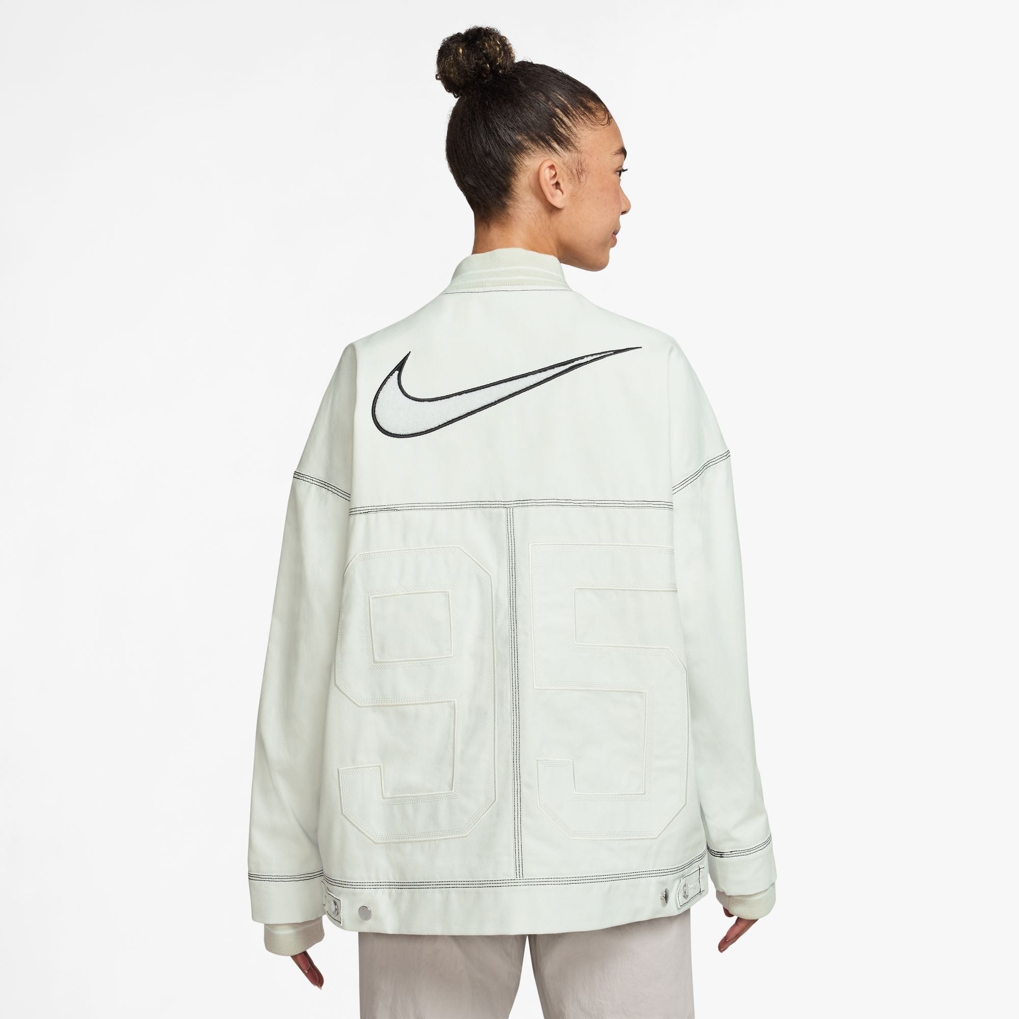Оригінальна Womens Oversized Graphic Cargo Jacket NIKE – збільшений вид
