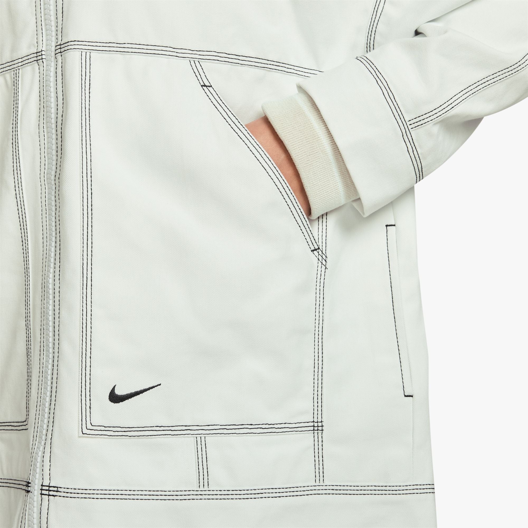 Оригінальна Womens Oversized Graphic Cargo Jacket NIKE – вид ззаду
