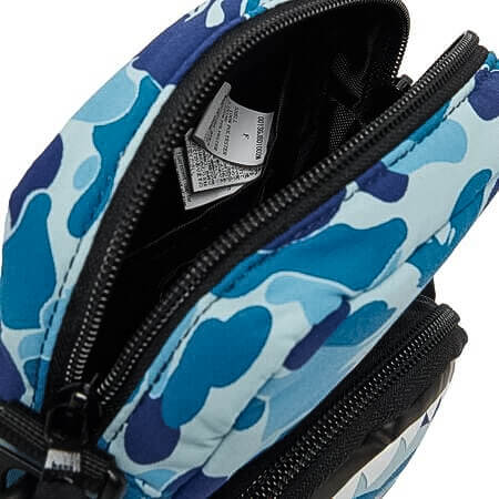 Оригінальна Abc Camo Shark Mini Bag A bathing ape – детальний вид