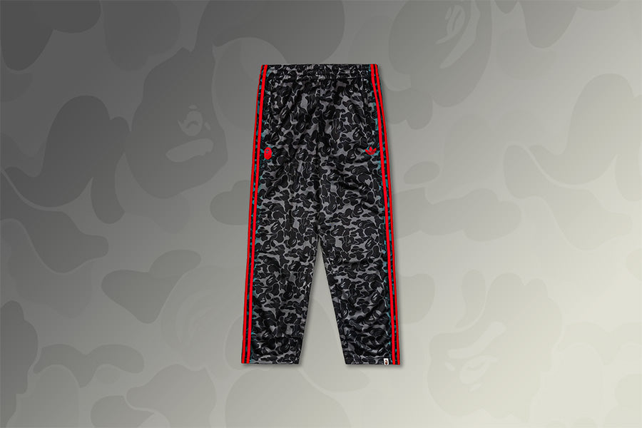Оригінальна Track Pants All Over Print Black Adidas – вид ззаду