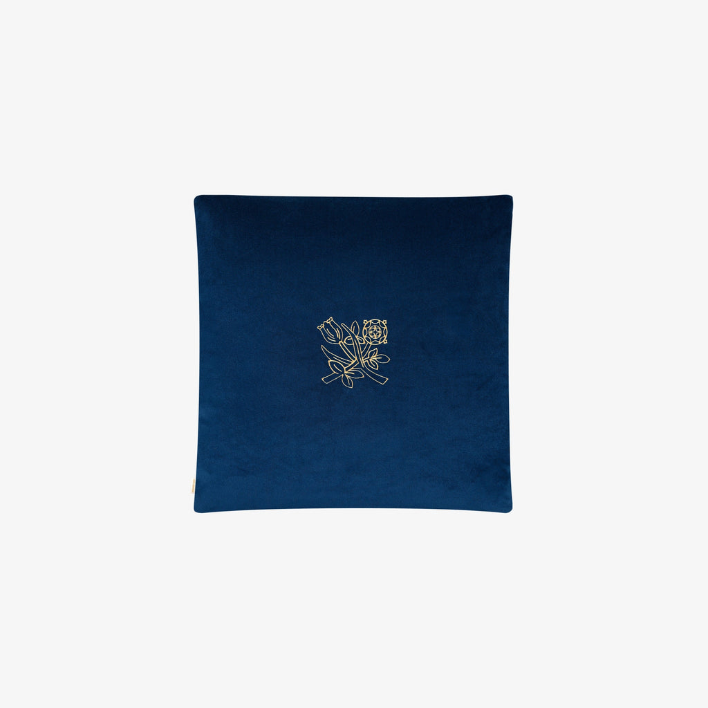 Queens Crest Throw Pillow Aime leon dore – Гарантія оригінальності – боковий вид