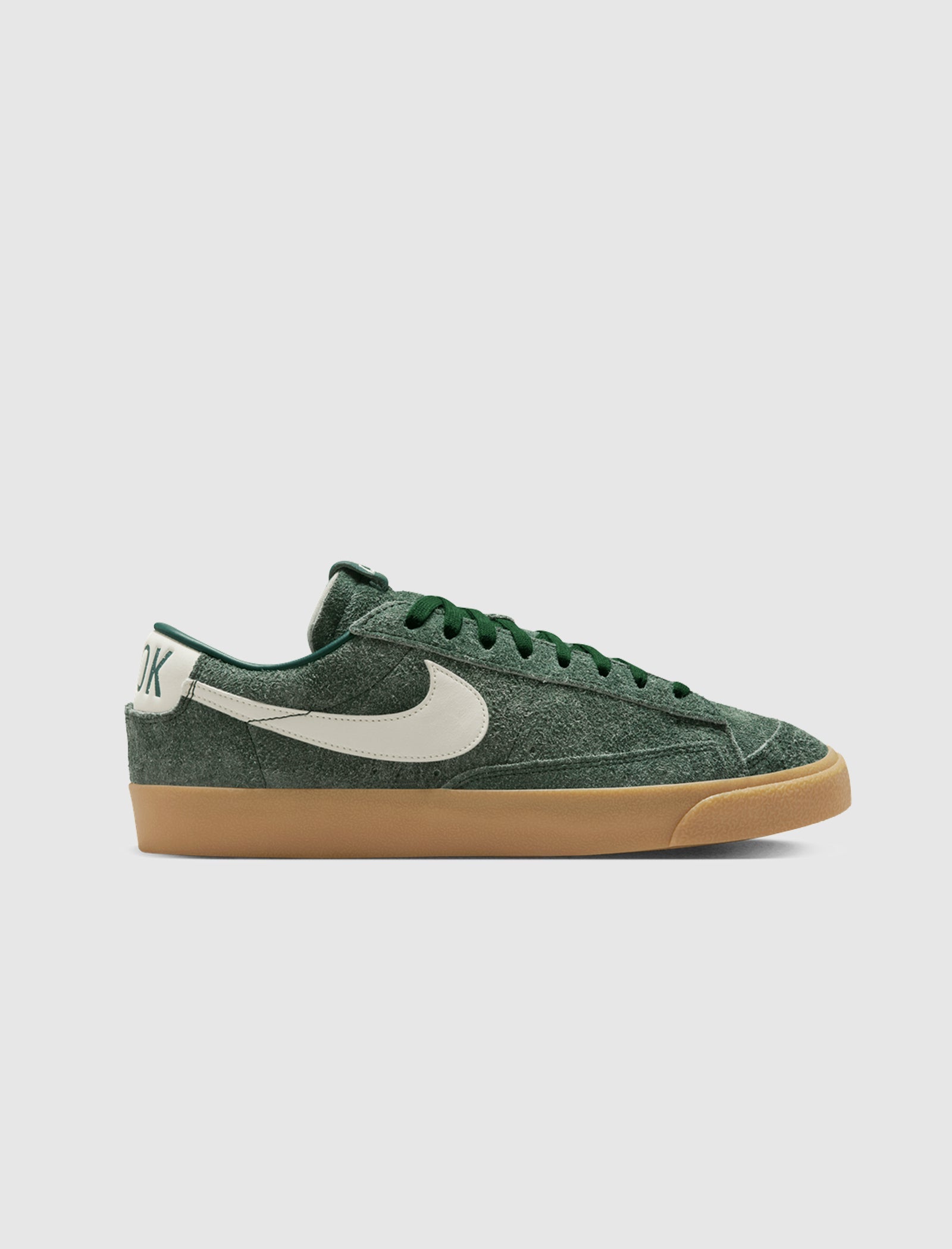 Devin Booker X Chevrolet Blazer Low Team Dark Green Nike оригінал – Купити в Україні – боковий вид