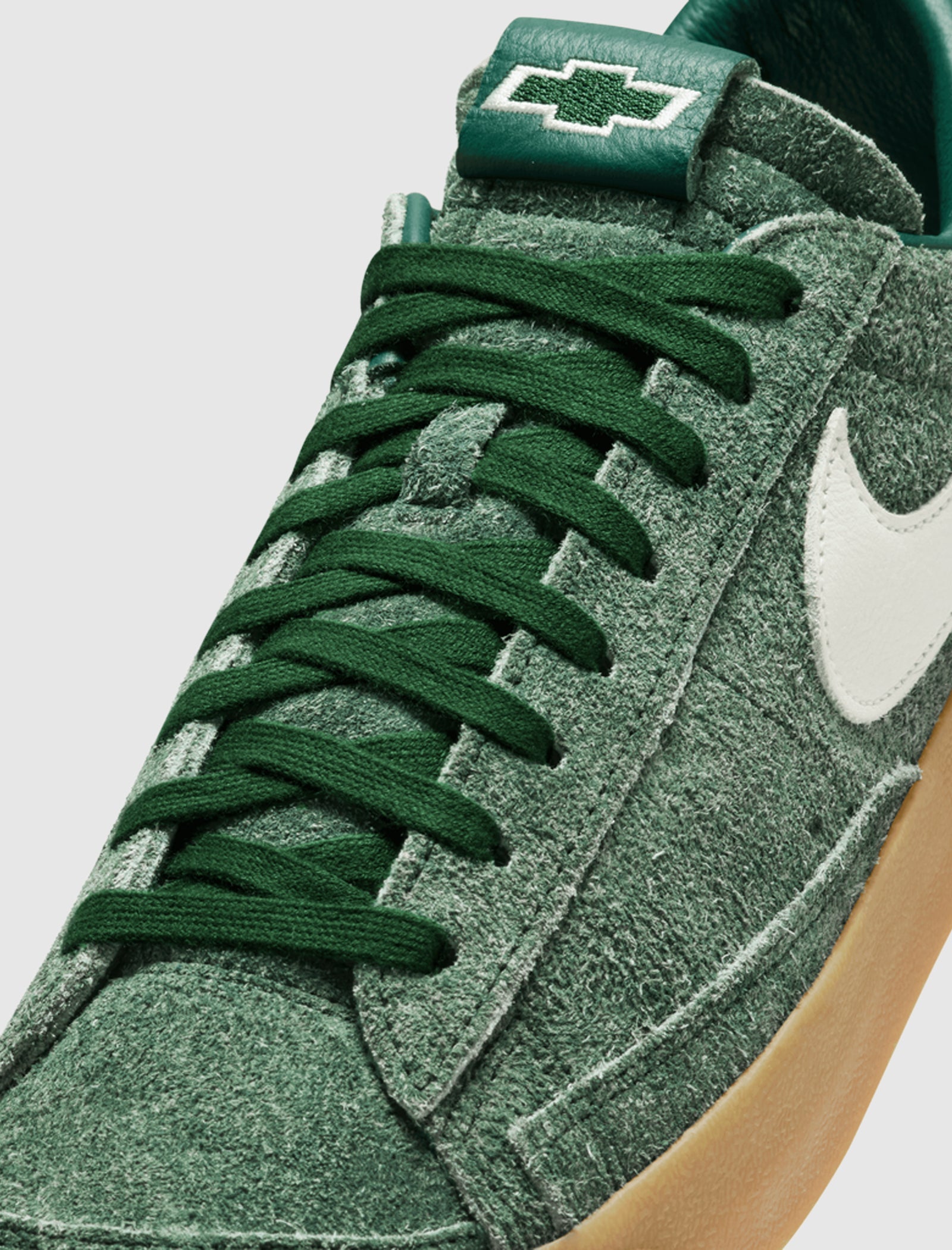 Devin Booker X Chevrolet Blazer Low Team Dark Green Nike оригінал – Купити в Україні – вид ззаду
