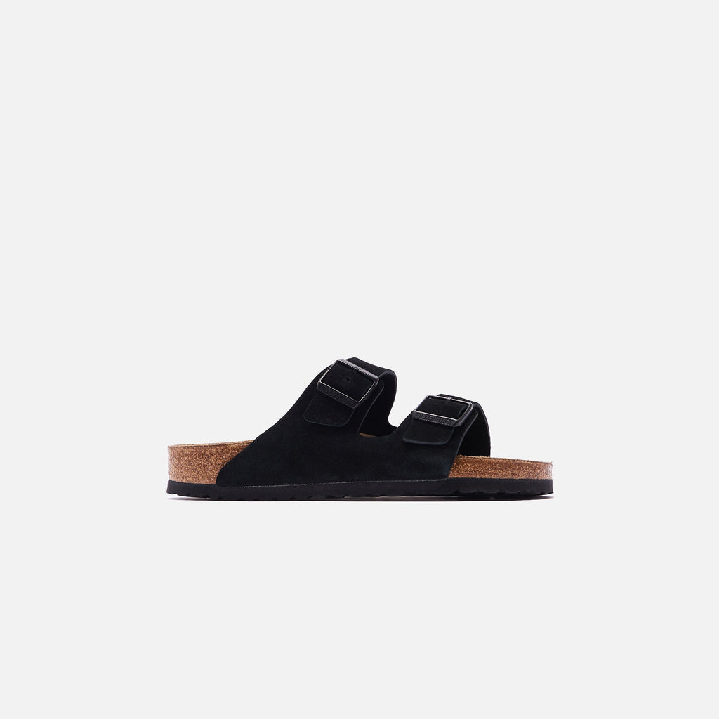 Оригінальна Arizona Soft Footbed Suede Black Birkenstock – боковий вид