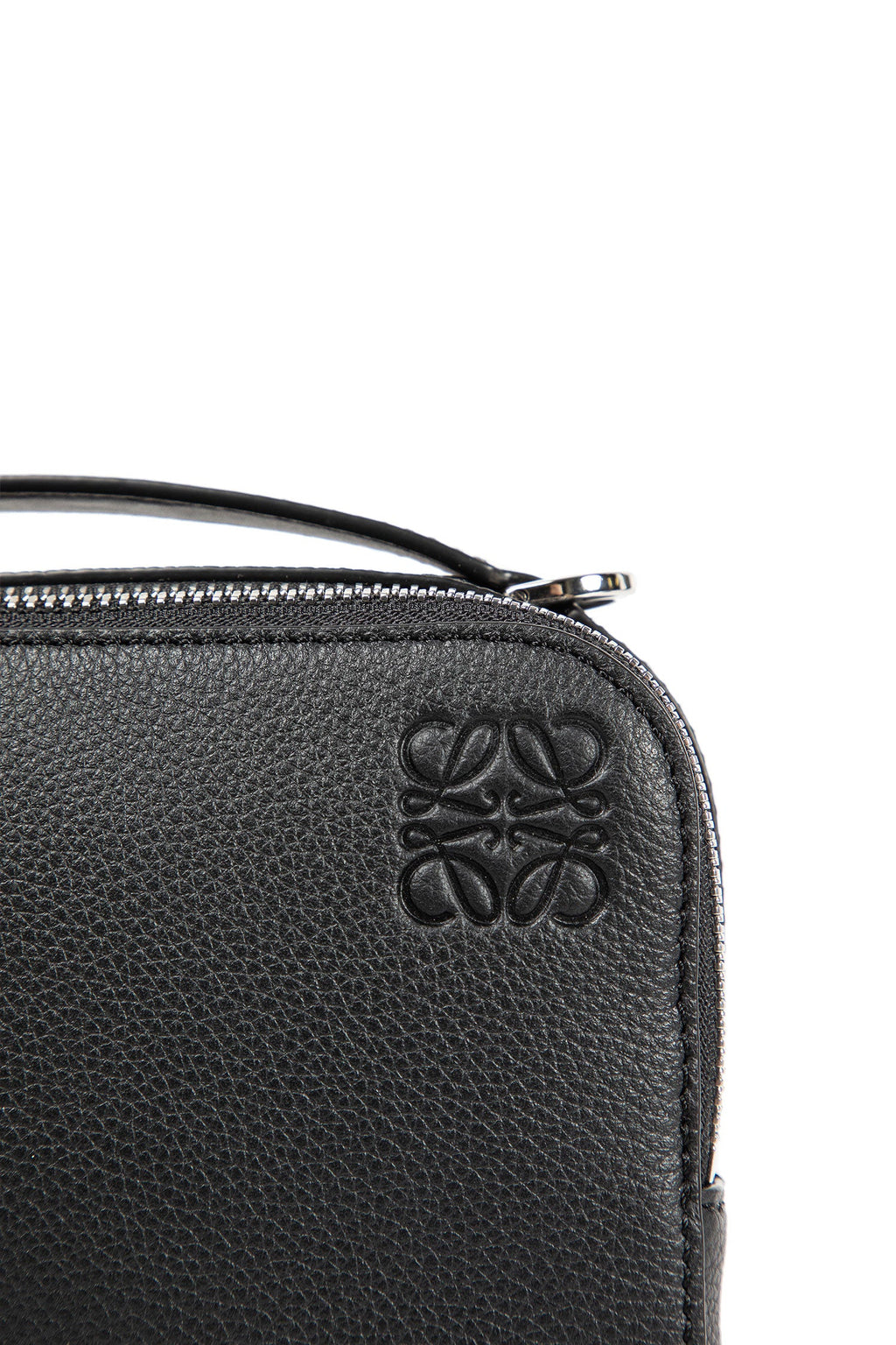 Mini Camera Crossbody Bag In Soft Grained Calfskin Loewe – Гарантія оригінальності – збільшений вид