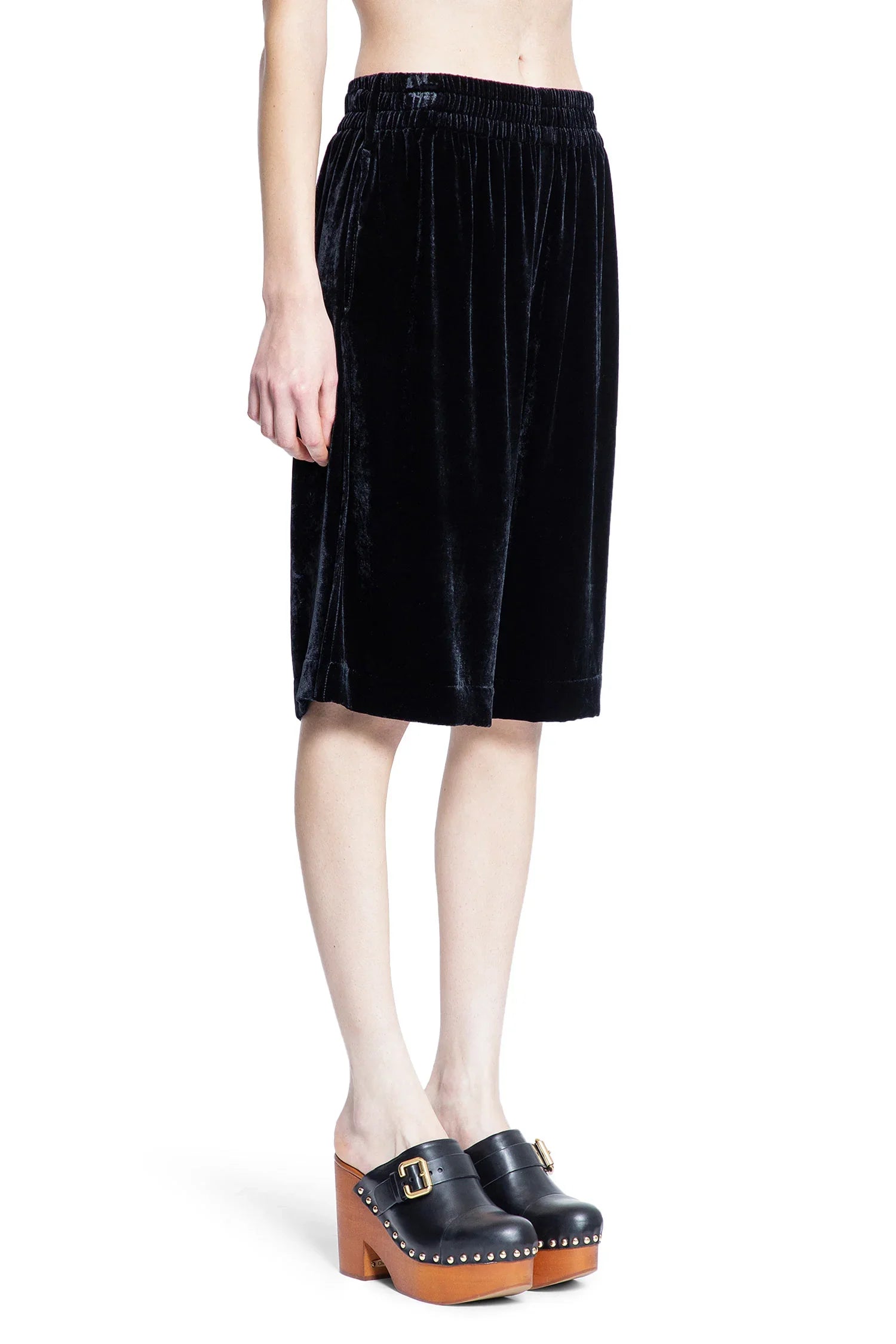 Fluid Bermuda Shorts In Liquid Velvet Chloe – Гарантія оригінальності – детальний вид