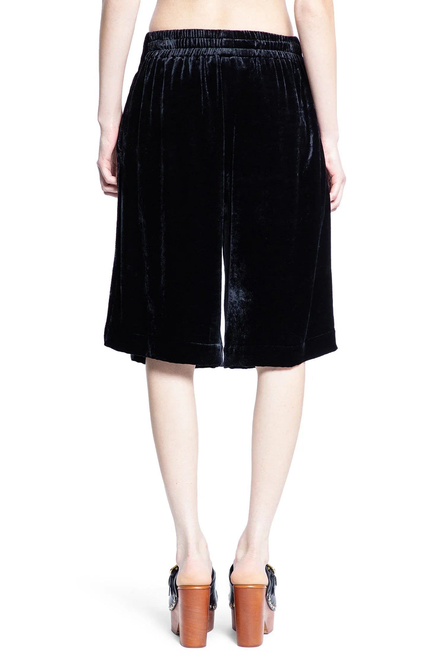 Fluid Bermuda Shorts In Liquid Velvet Chloe – Гарантія оригінальності – збільшений вид