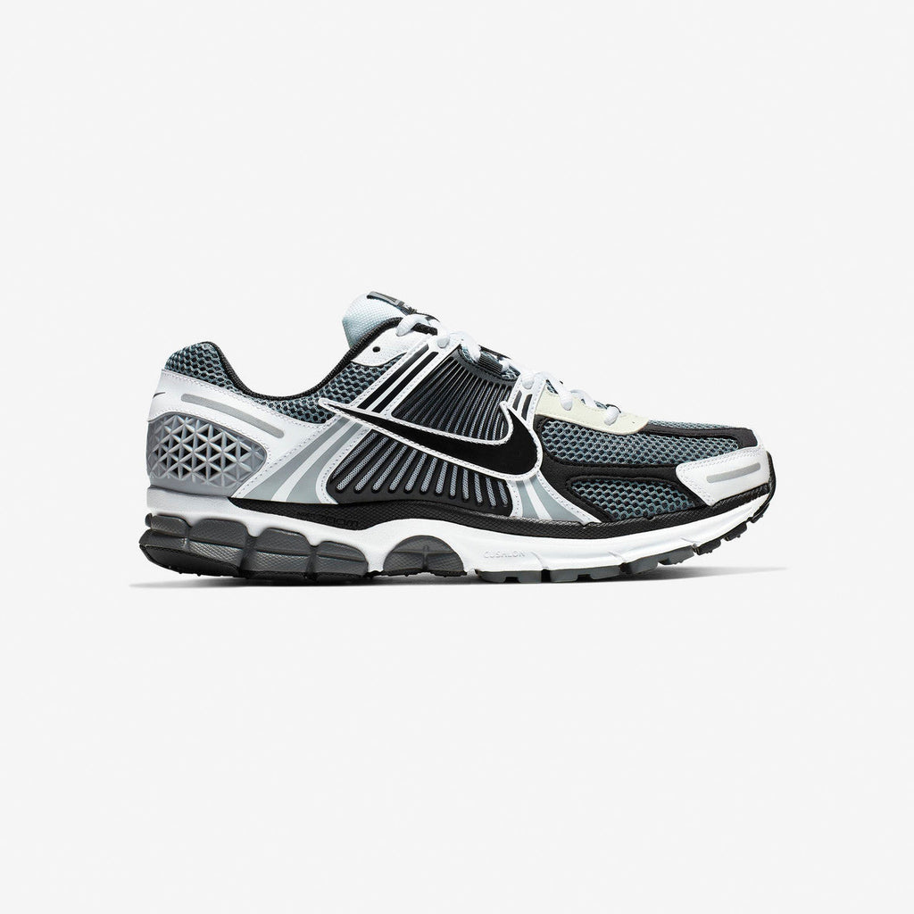 Оригінальна Zoom Vomero 5 Se Sp Nike – боковий вид