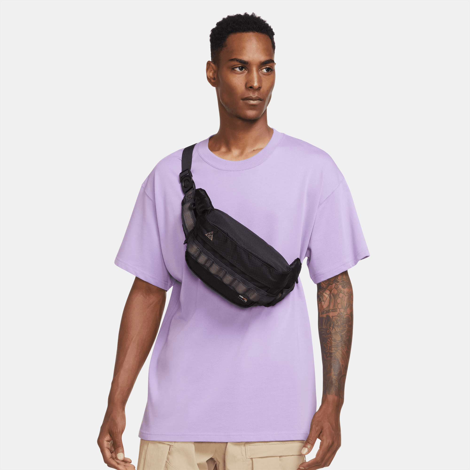 Mens Karst Small Items Bag Black Nike оригінал – Купити в Україні – вид ззаду - NIKE