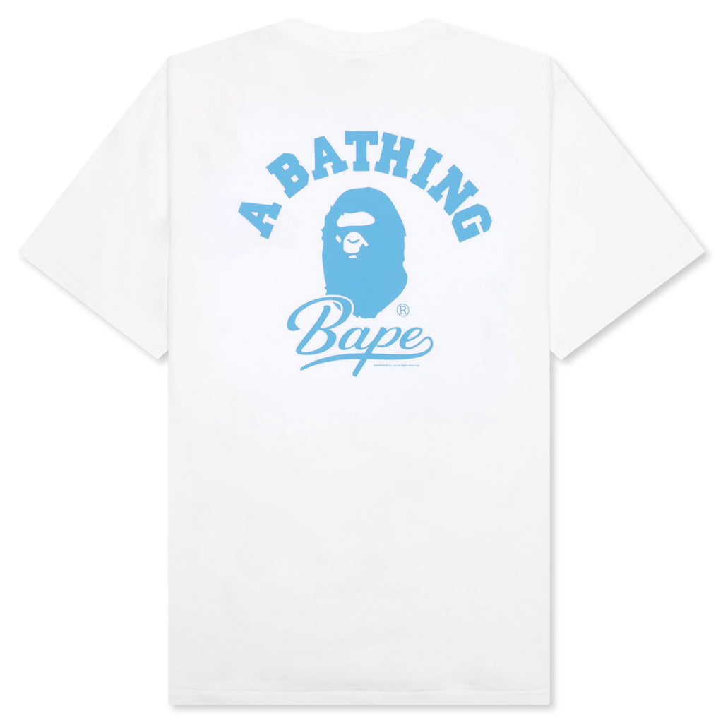 Cursive College Logo Relaxed Fit Tee A bathing ape – Гарантія оригінальності – вид ззаду