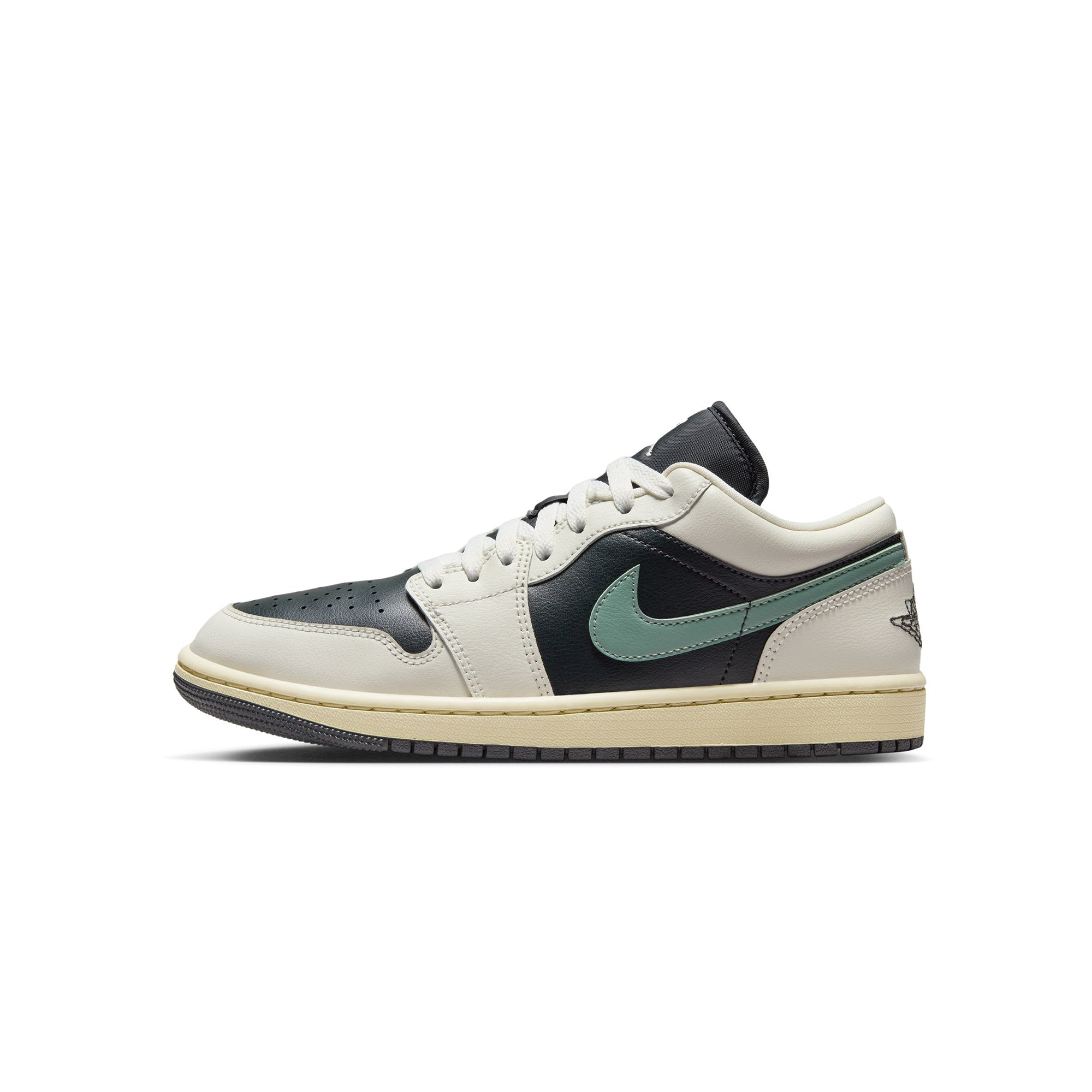 1 Womens Low Shoes Air jordan оригінал – Купити в Україні – боковий вид