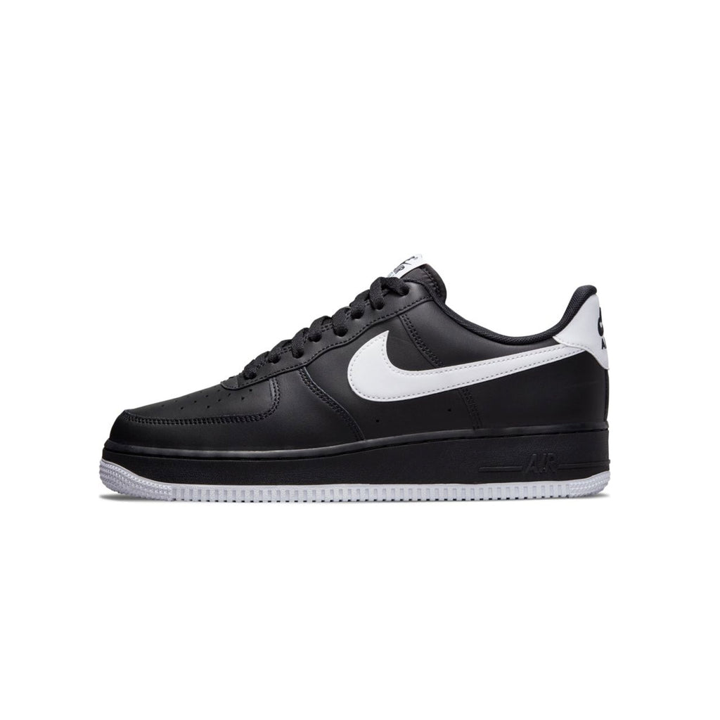 Оригінальна Mens Air Force 1 07 Shoes Black Nike – боковий вид