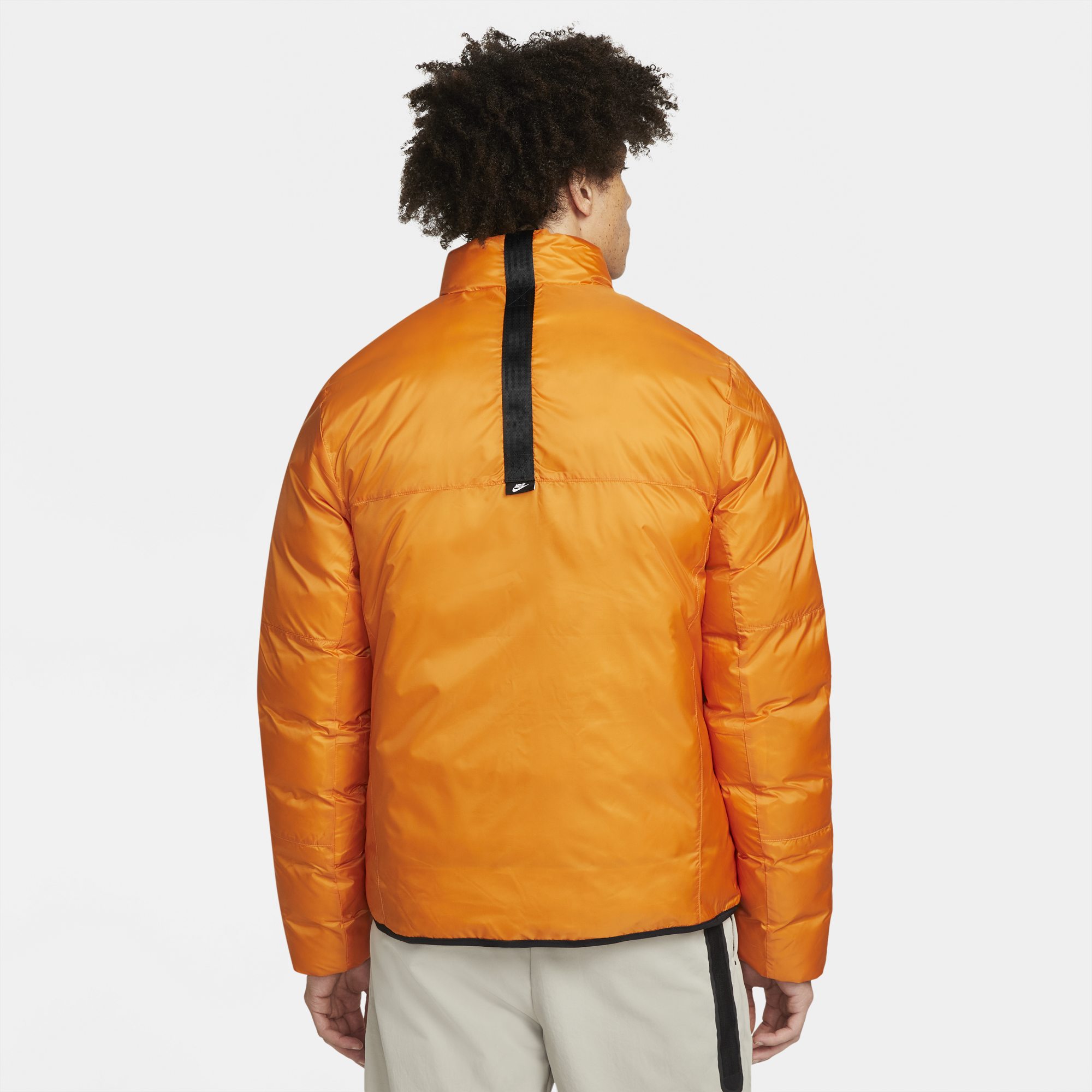 Mens Sportswear Therma Fit Repel Reversible Jacket Light Curry Nike – Гарантія оригінальності – вид ззаду - NIKE