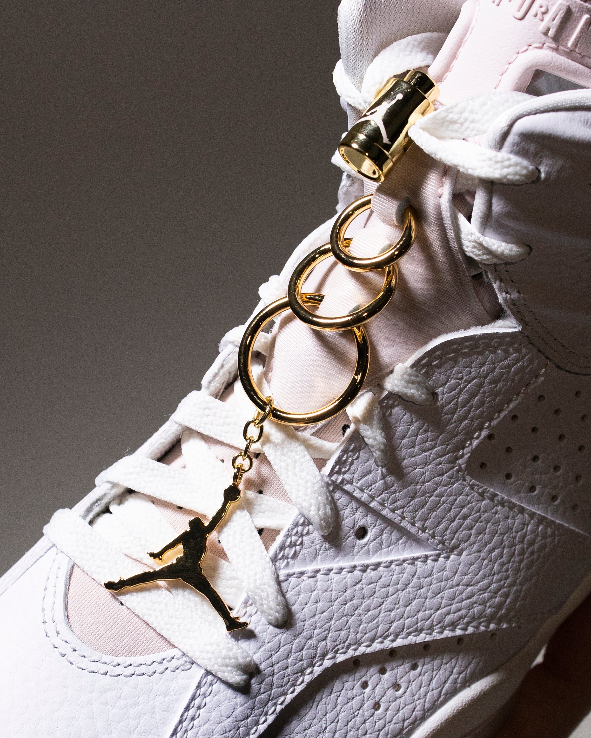 Womens 6 Retro Gold Hoop Shoes Air jordan оригінал – Купити в Україні – збільшений вид