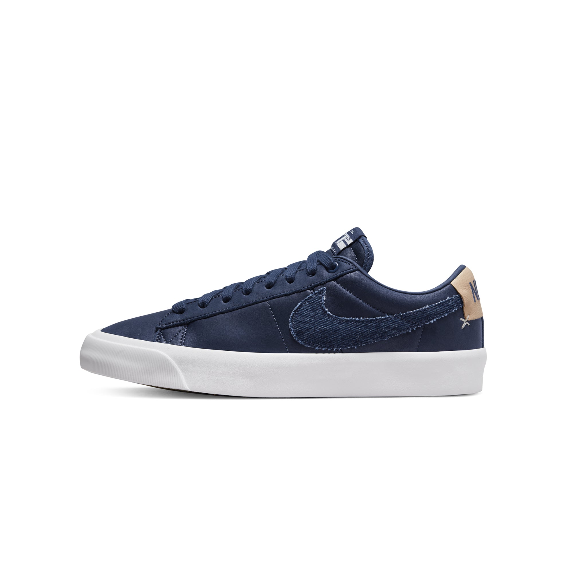 Оригінальна Mens Zoom Blazer Low Pro Gt Premium Shoes Nike – боковий вид