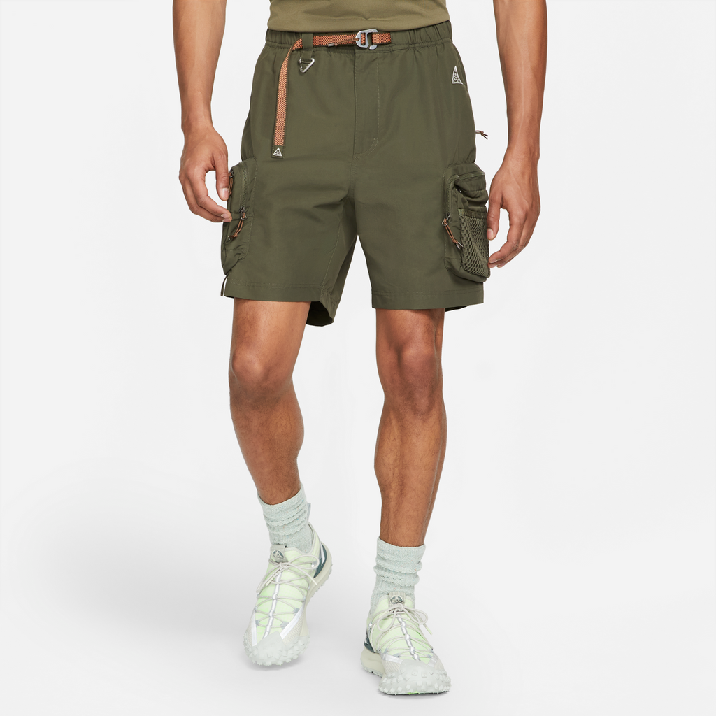 Оригінальна Mens Snowgrass Cargo Shorts Cargo Khaki Nike – вид ззаду