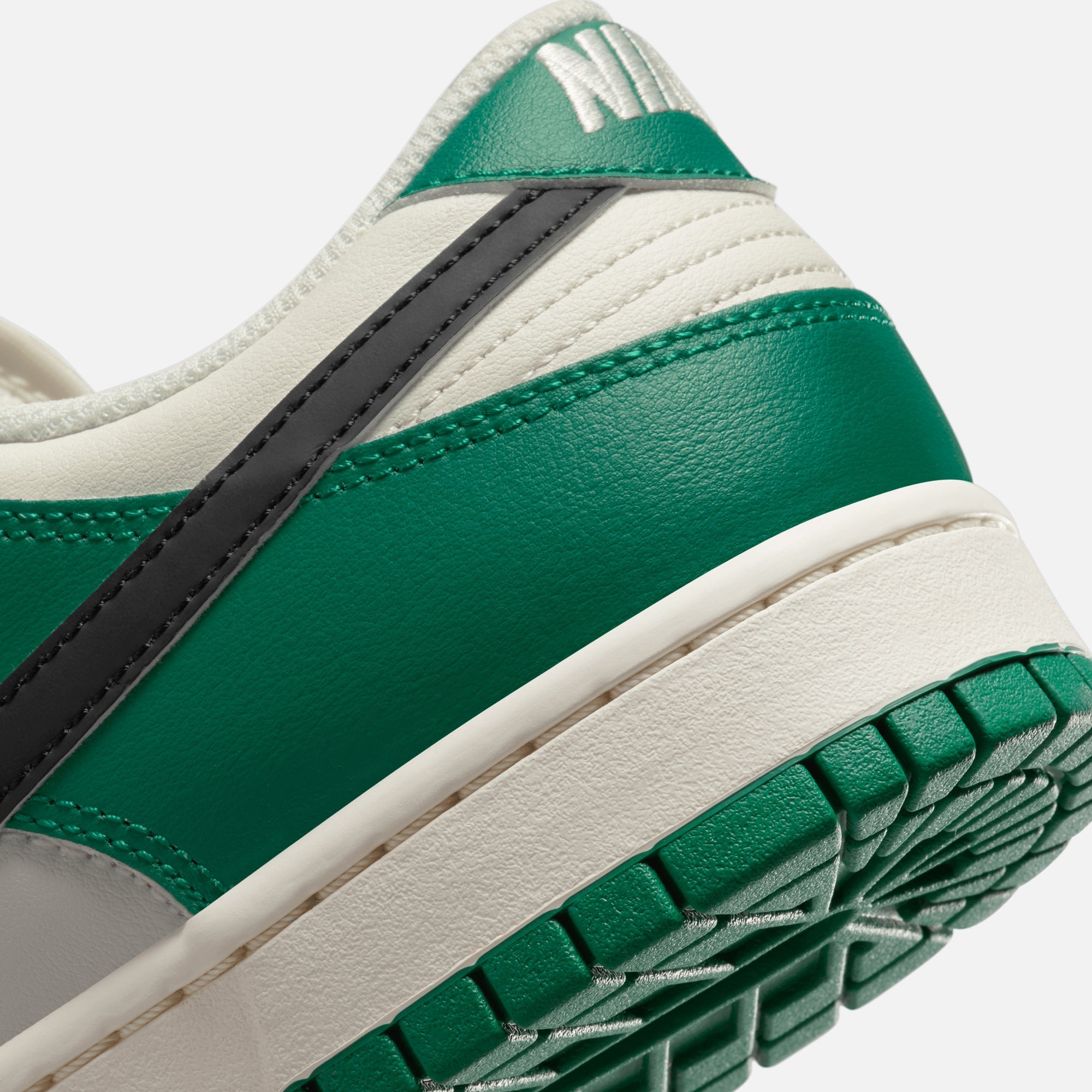 Оригінальна Dunk Low Retro Se Pale Ivory Nike – детальний вид