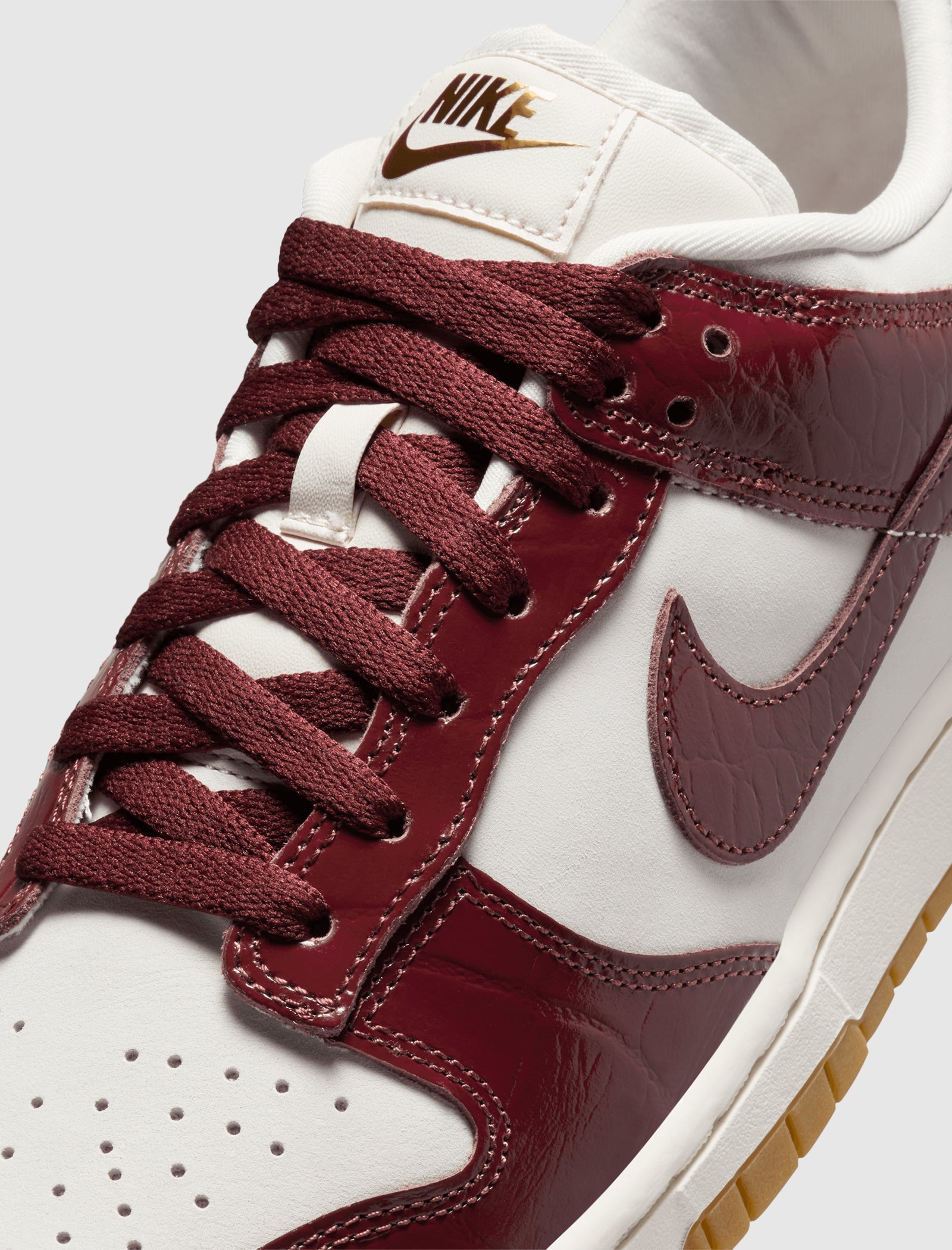 Оригінальна Womens Dunk Low Red Croc LX Nike – вид ззаду - NIKE