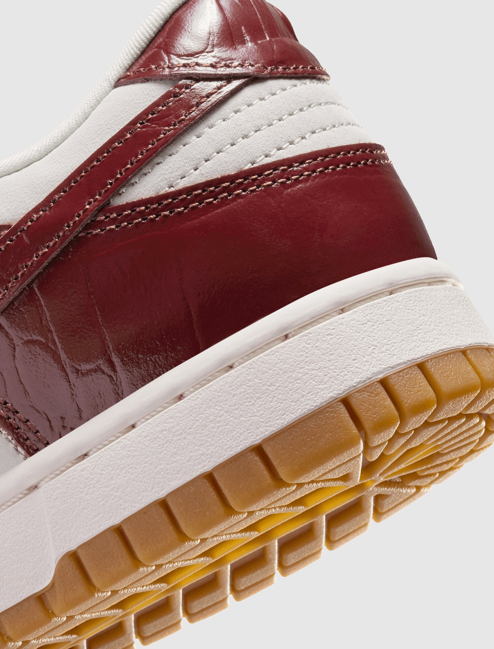 Оригінальна Womens Dunk Low Red Croc LX Nike – детальний вид - NIKE