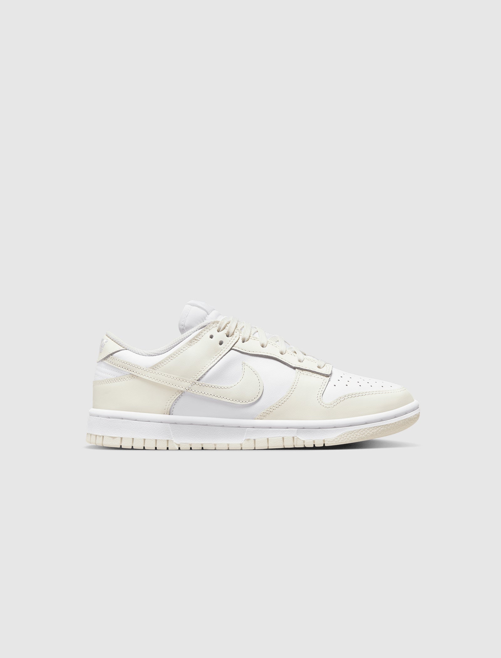Womens Dunk Low White Sail Nike – Гарантія оригінальності – боковий вид - NIKE