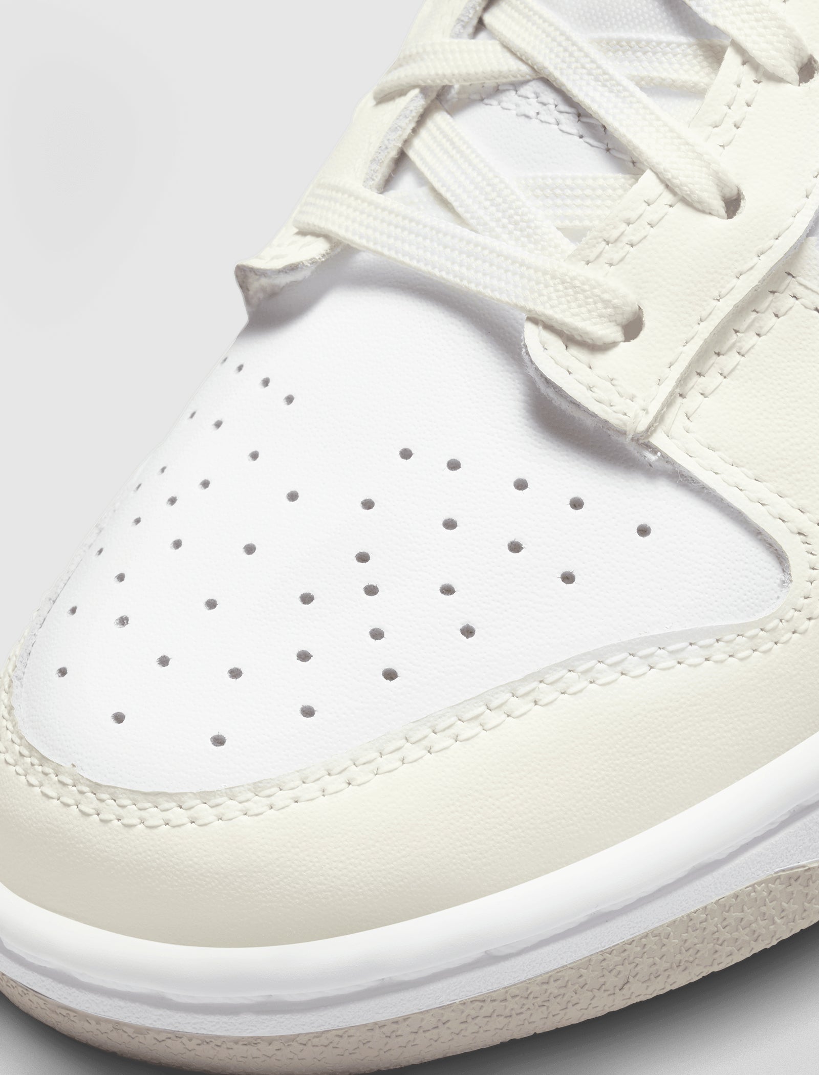 Womens Dunk Low White Sail Nike – Гарантія оригінальності – вид ззаду - NIKE
