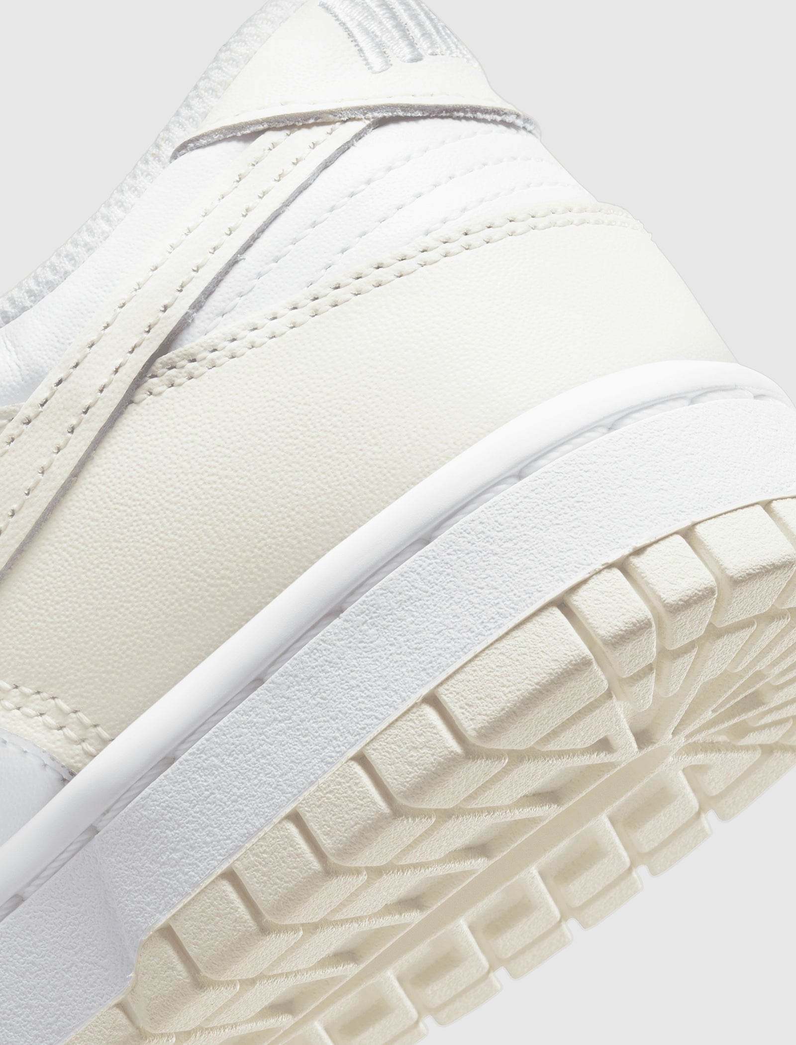 Womens Dunk Low White Sail Nike – Гарантія оригінальності – детальний вид - NIKE