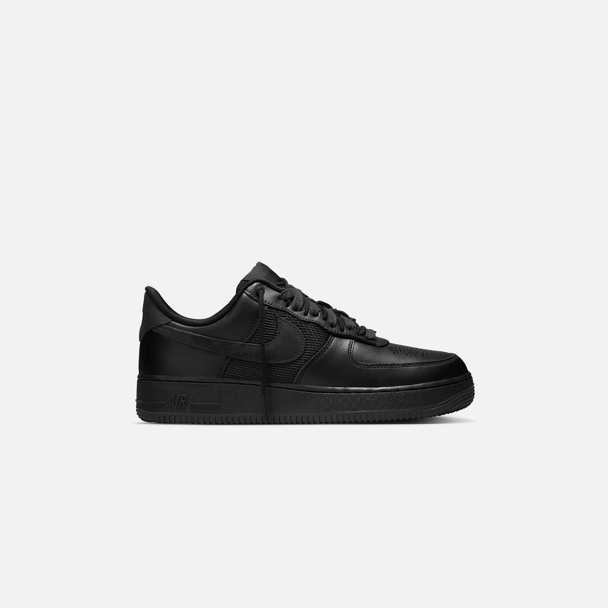 Оригінальна Air Force 1 Low Black Nike – боковий вид