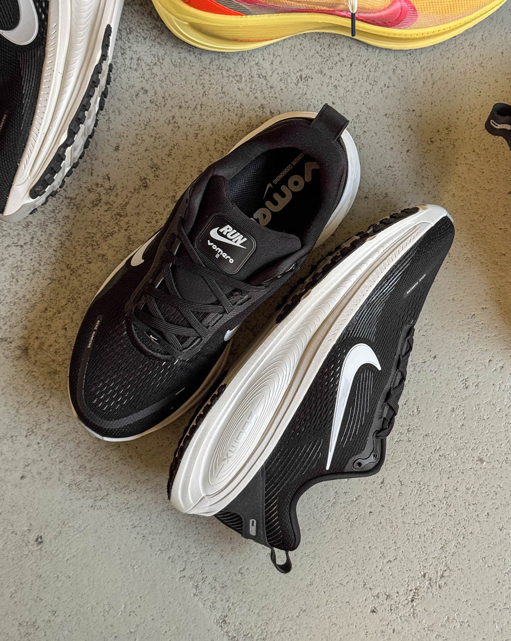 Vomero 18 *wide* Nike – Гарантія оригінальності – вид ззаду
