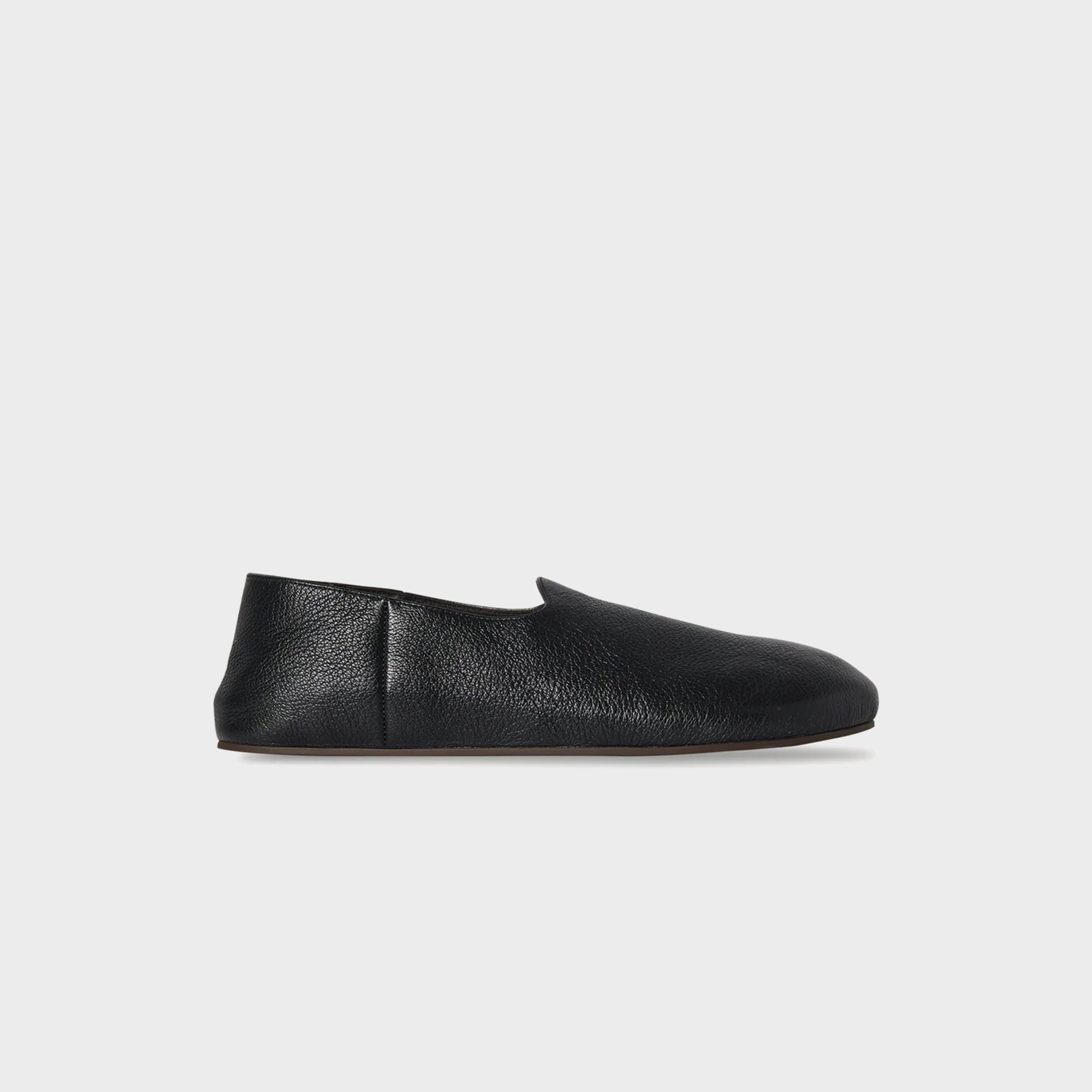 Hugh Slip On Grainy Calfskin Black The row – Гарантія оригінальності – боковий вид