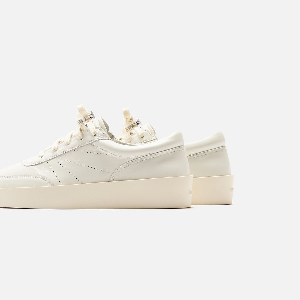 Оригінальна The Tennis Sneaker Flat Leather Cream Fear of god – детальний вид