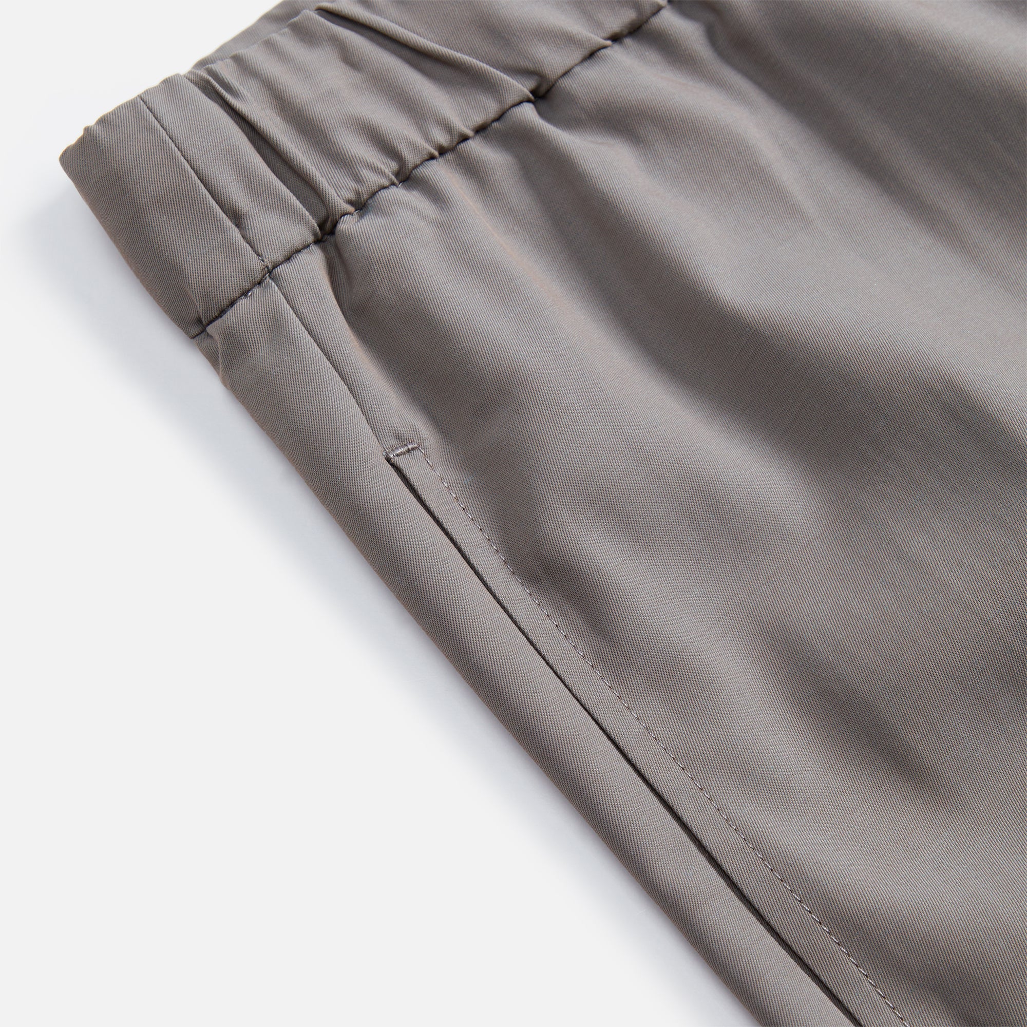 Оригінальна Wool Nylon Slim Pant Dusty Concrete Fear of god – детальний вид - FEAR OF GOD