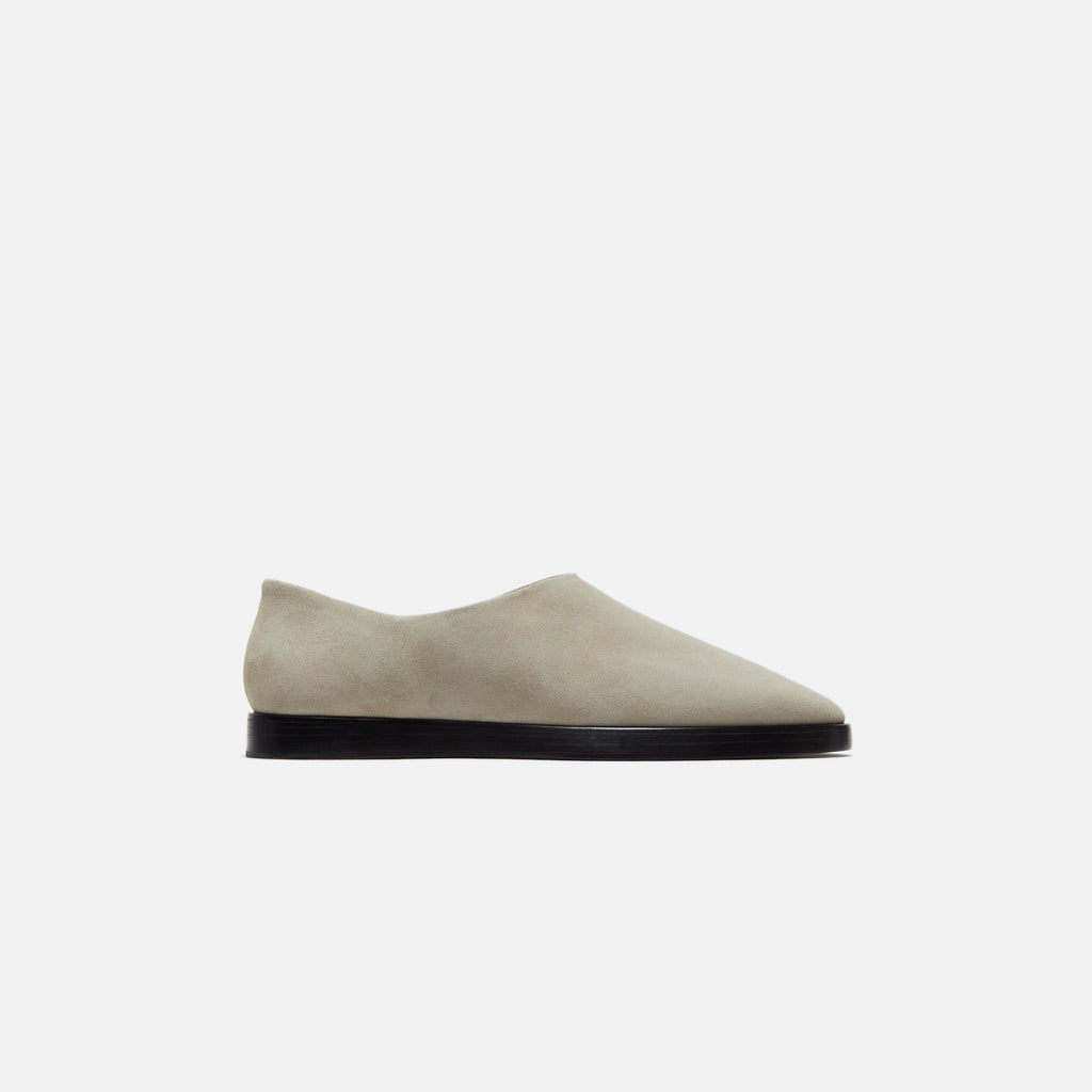 Dress Mule Dusty Beige Suede Fear of god – Гарантія оригінальності – боковий вид