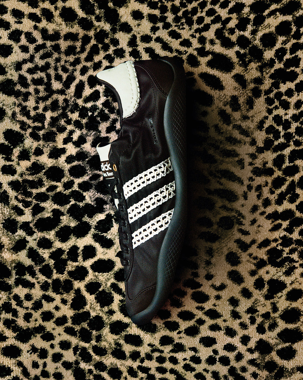 Оригінальна Karintha Satin Adidas – вид ззаду