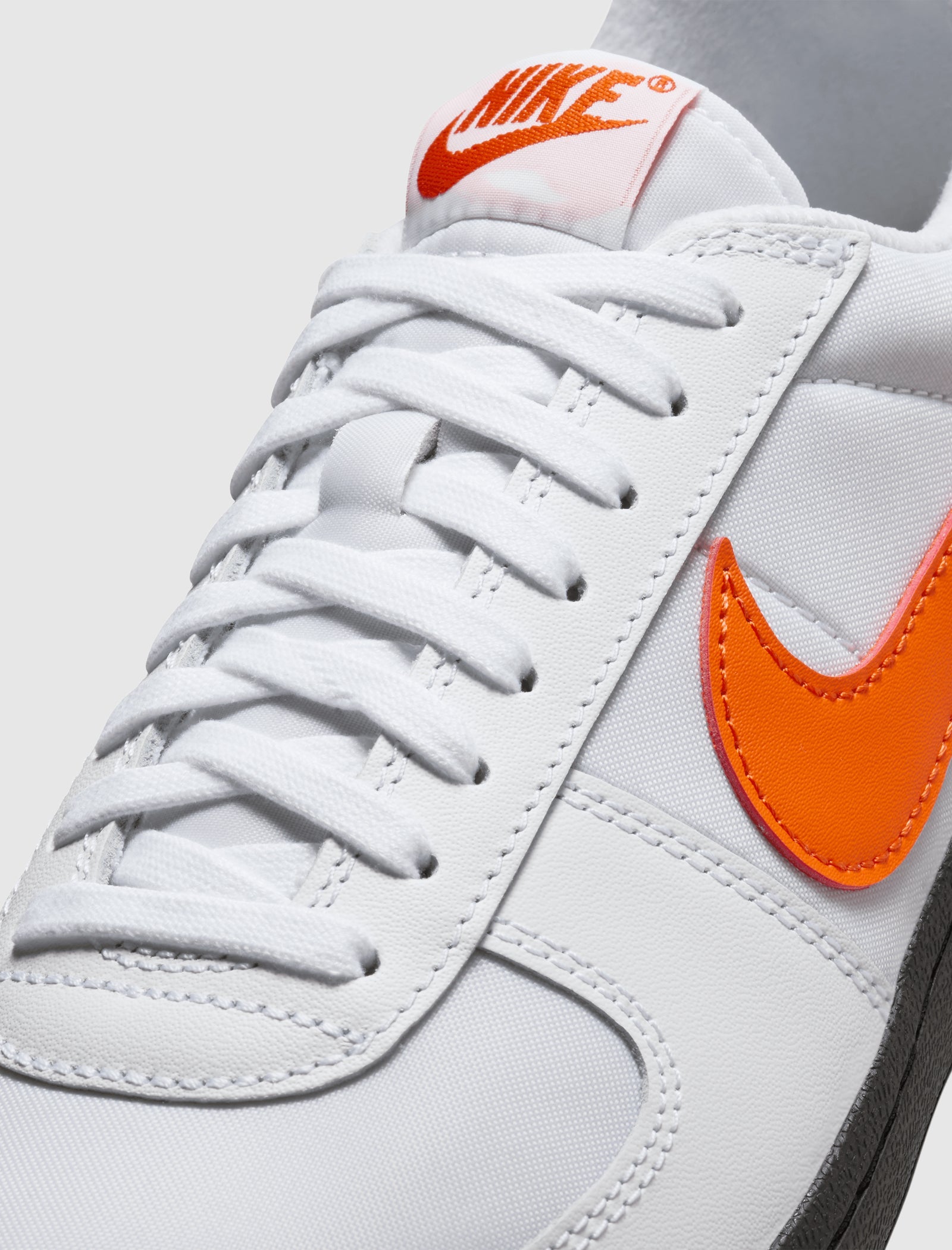 Оригінальна Field General 82 Orange Blaze Nike – вид ззаду