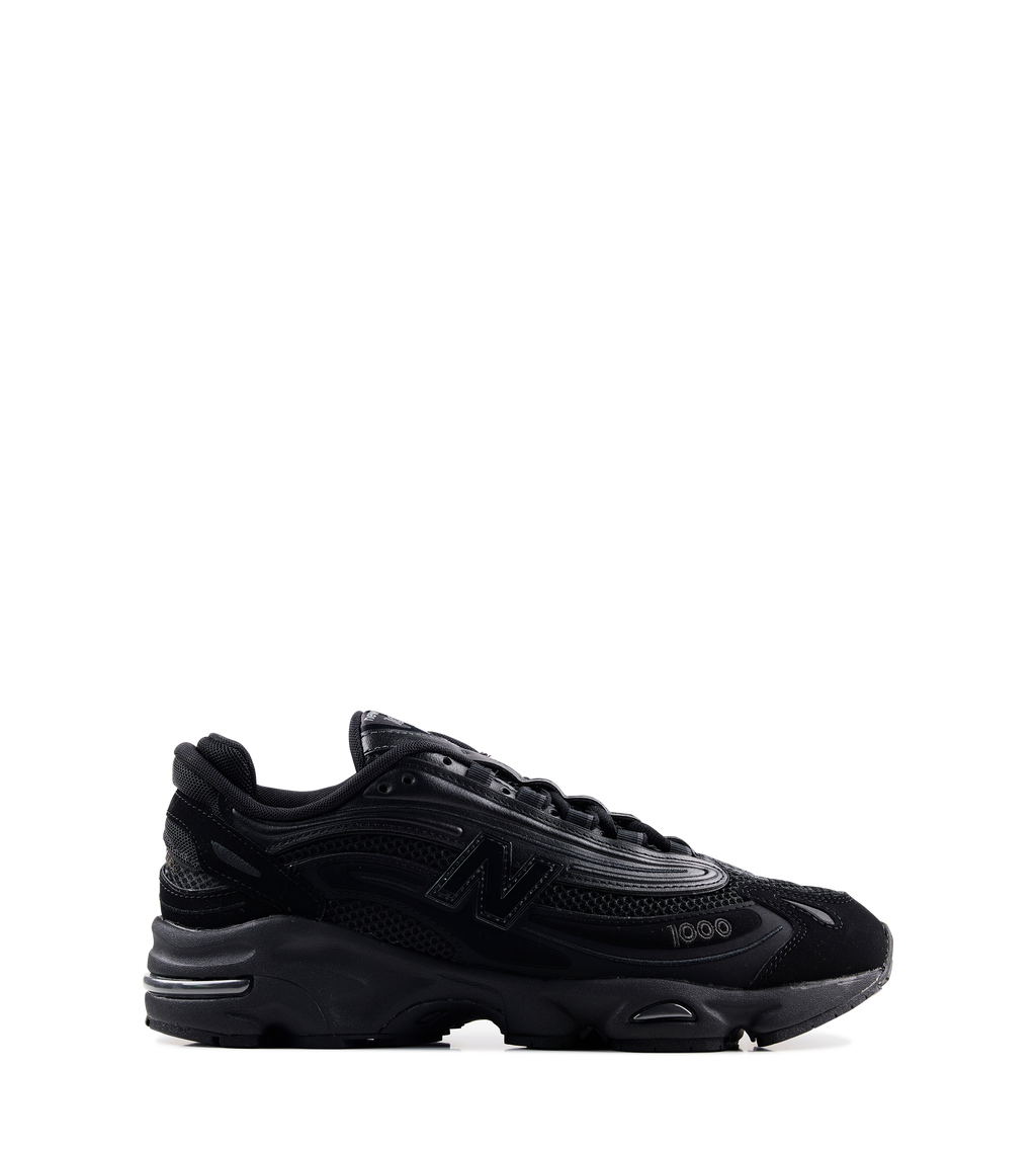 Оригінальна 1000 Sneakers In Black New balance – боковий вид