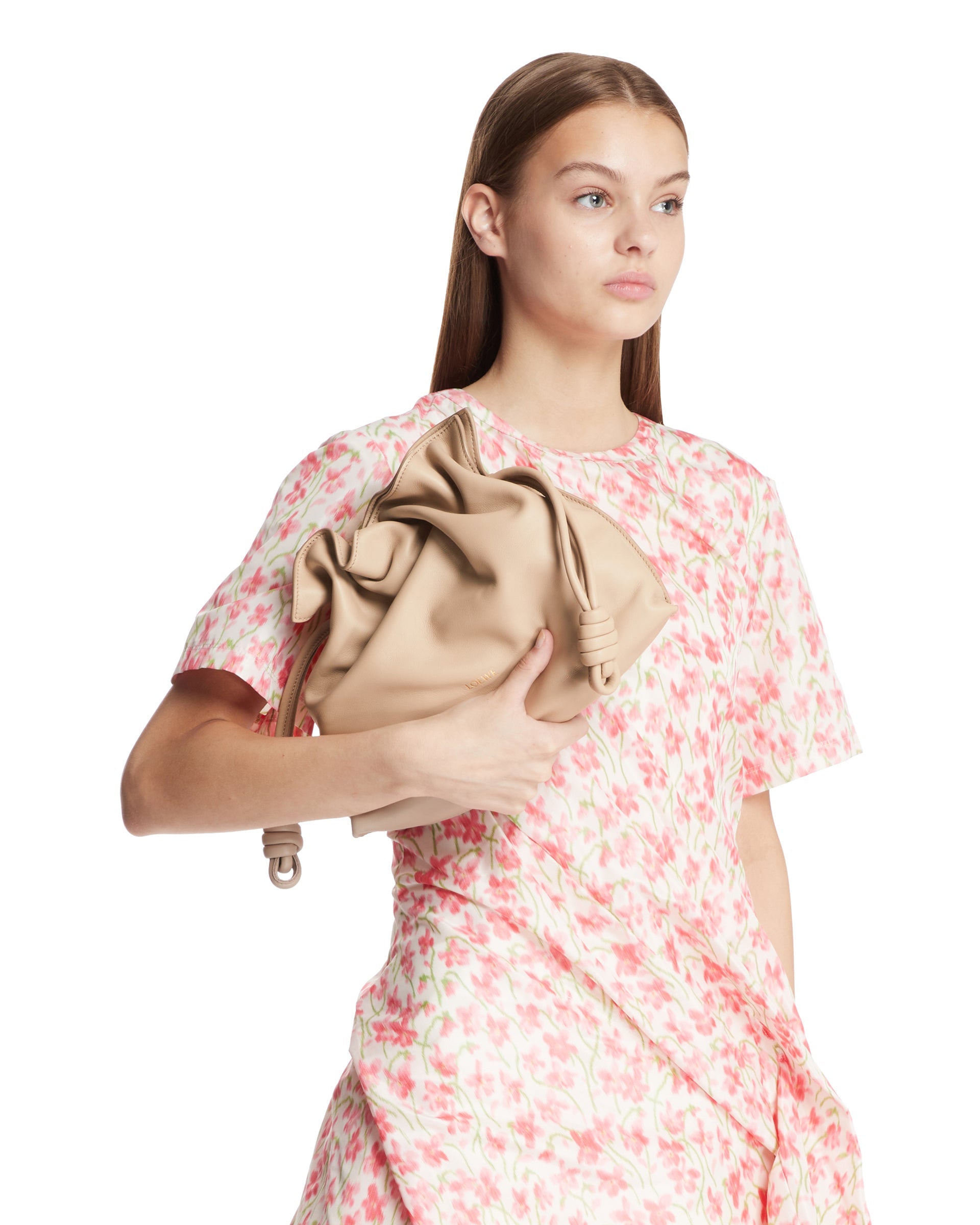 Beige Medium Flamenco Clutch Bag Loewe оригінал – Купити в Україні – детальний вид