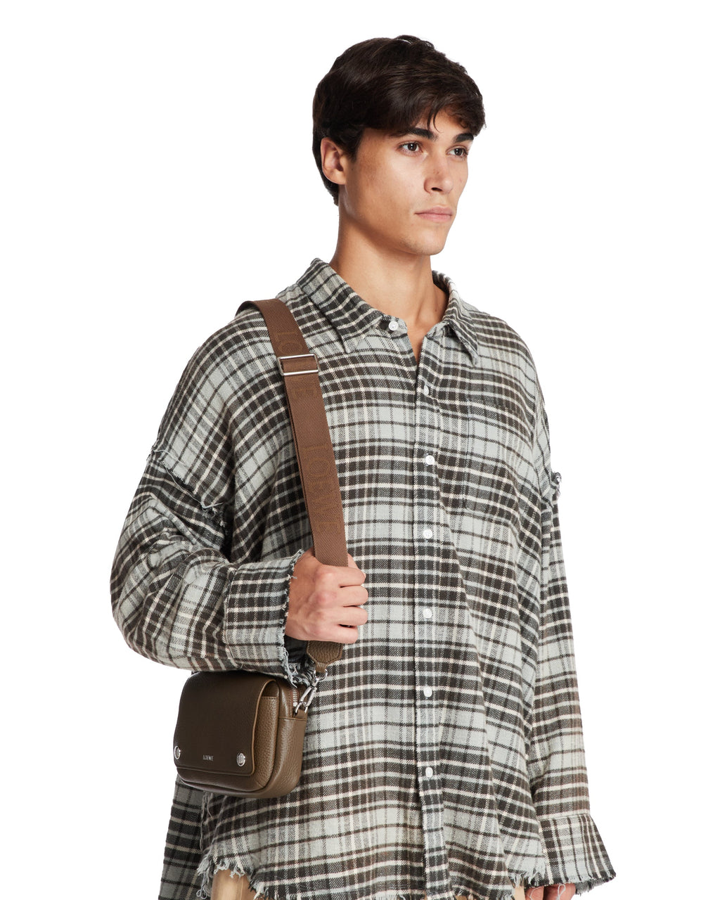Оригінальна Brown Small Pebble Messenger Bag Loewe – детальний вид
