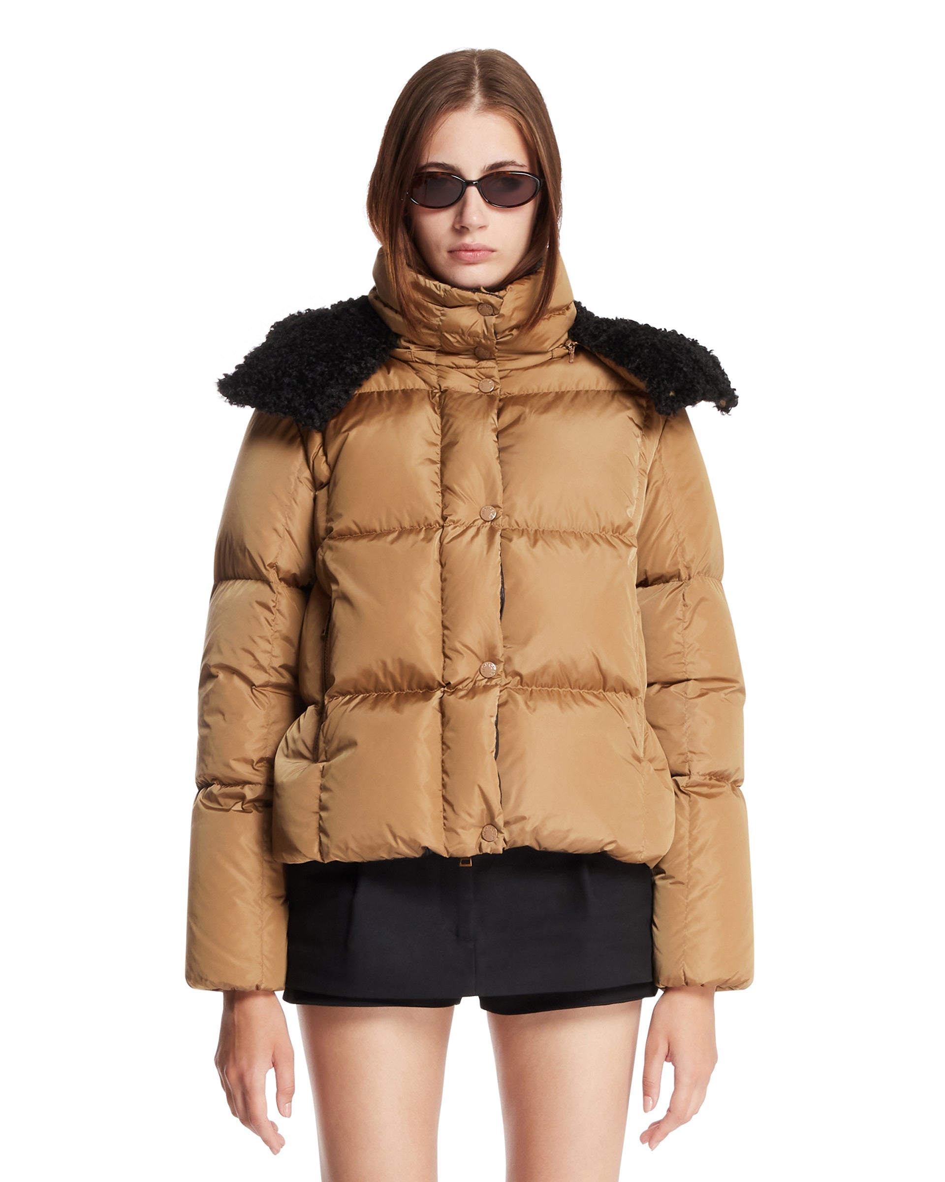 Оригінальна Brown Castelnou Short Puffer Jacket Moncler – боковий вид