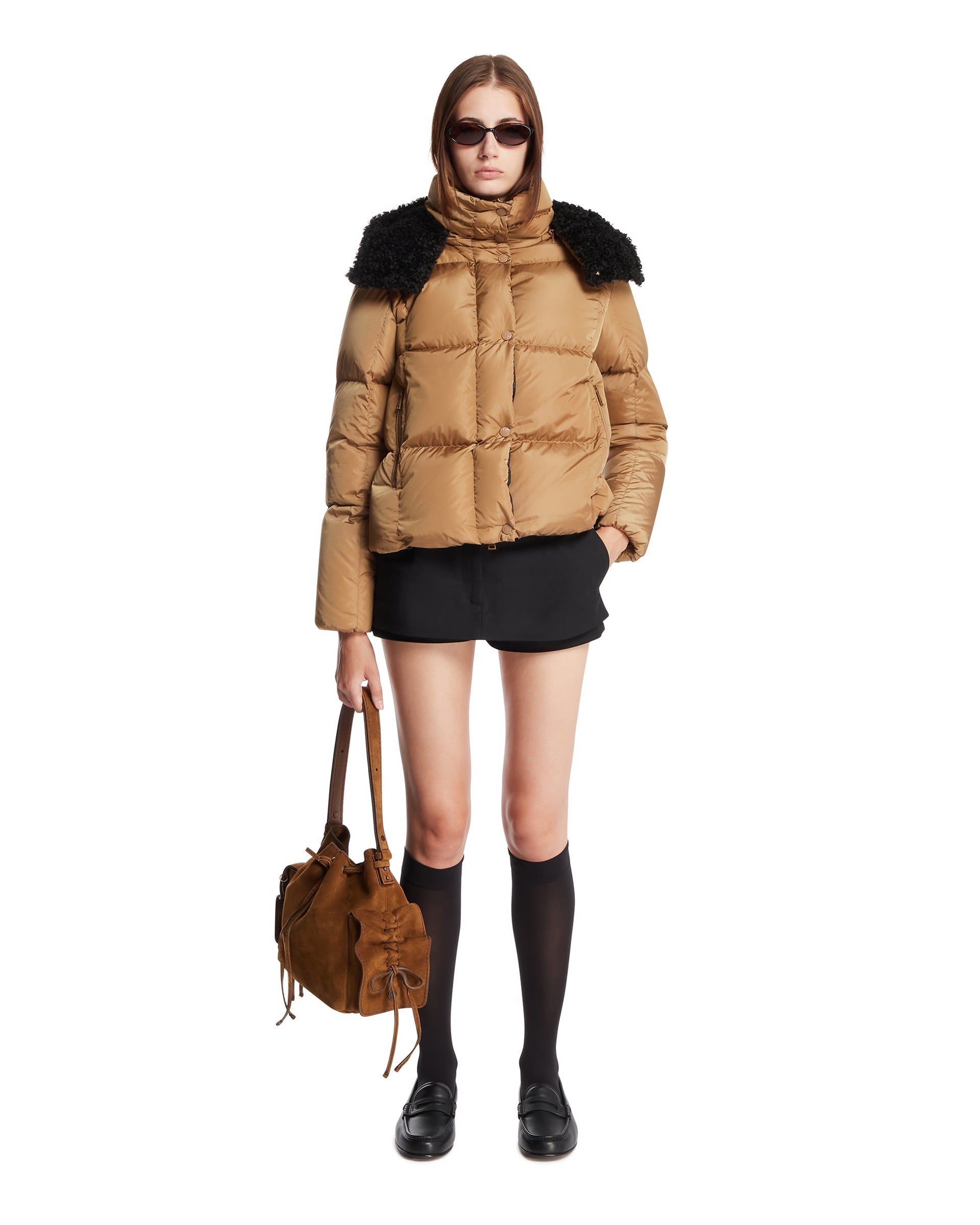 Оригінальна Brown Castelnou Short Puffer Jacket Moncler – детальний вид