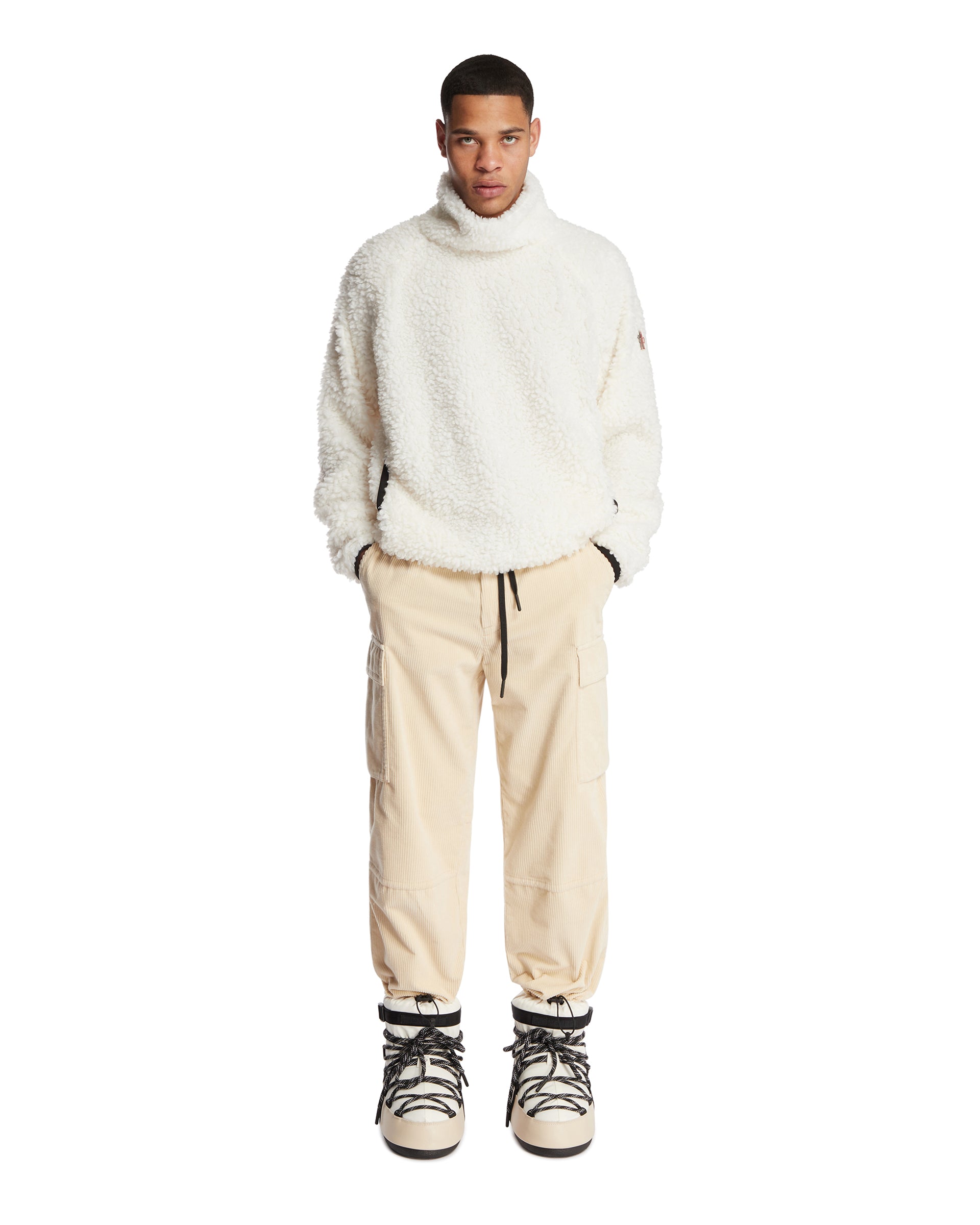 White Teddy Turtleneck Sweatshirt Moncler – Гарантія оригінальності – детальний вид