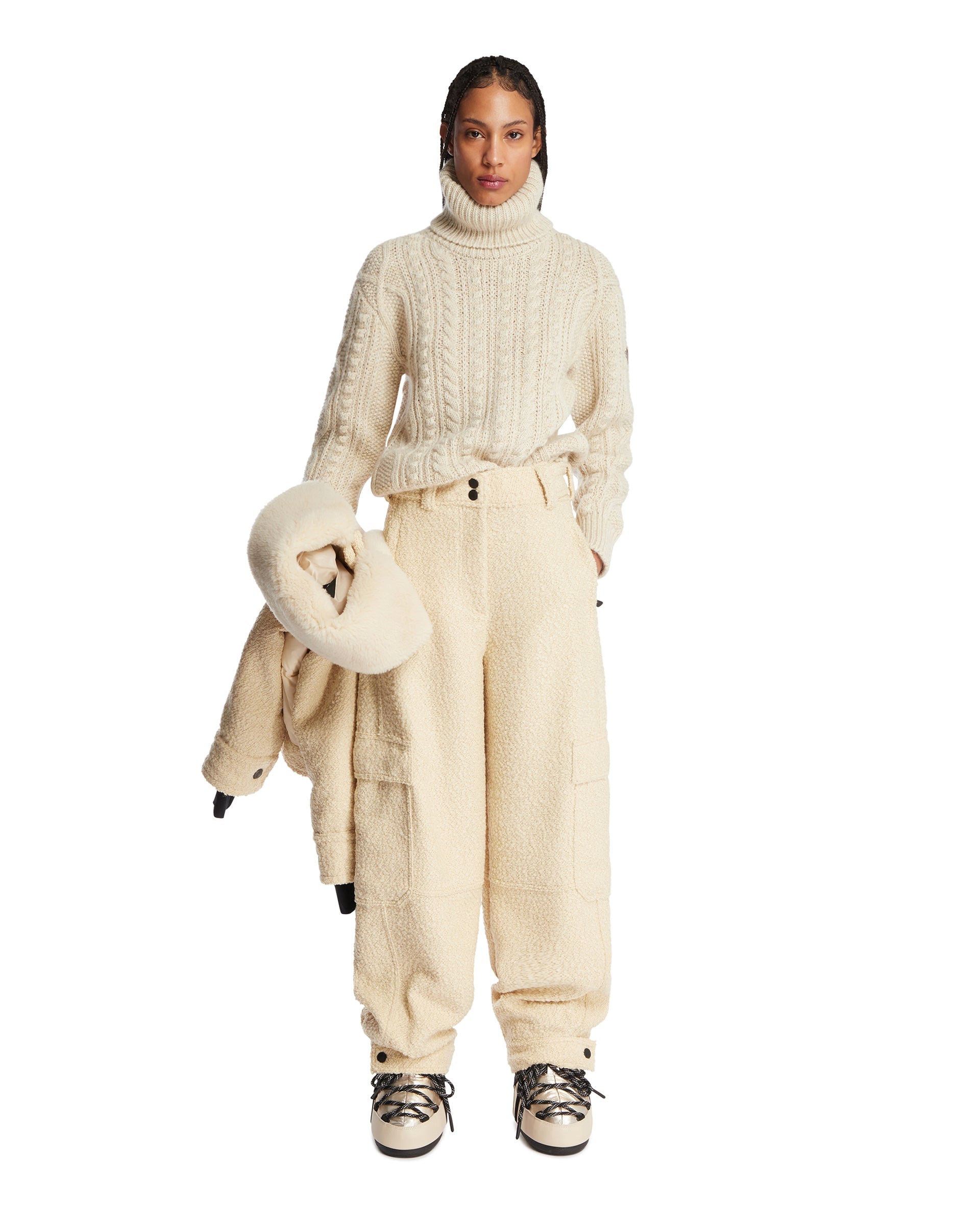 Оригінальна Ivory Wool Turtleneck Sweater Moncler – детальний вид - MONCLER