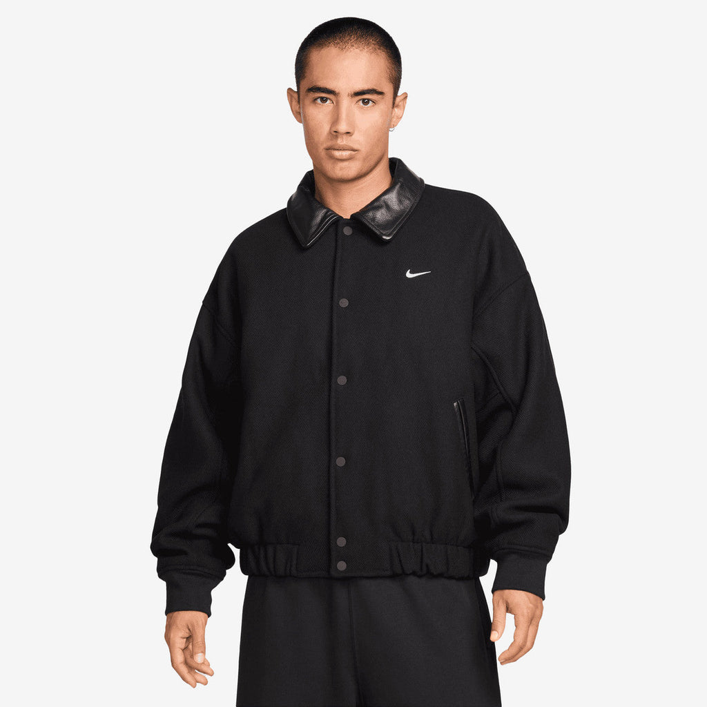 Solo Swoosh Wool Varsity Jacket Nike оригінал – Купити в Україні – боковий вид