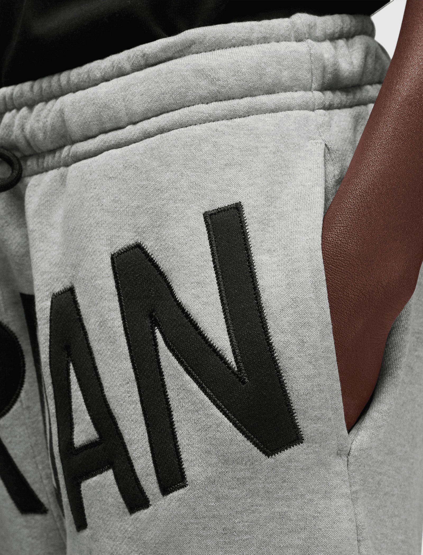 Nina Chanel Abney Sweatpants Nike – Гарантія оригінальності – вид ззаду