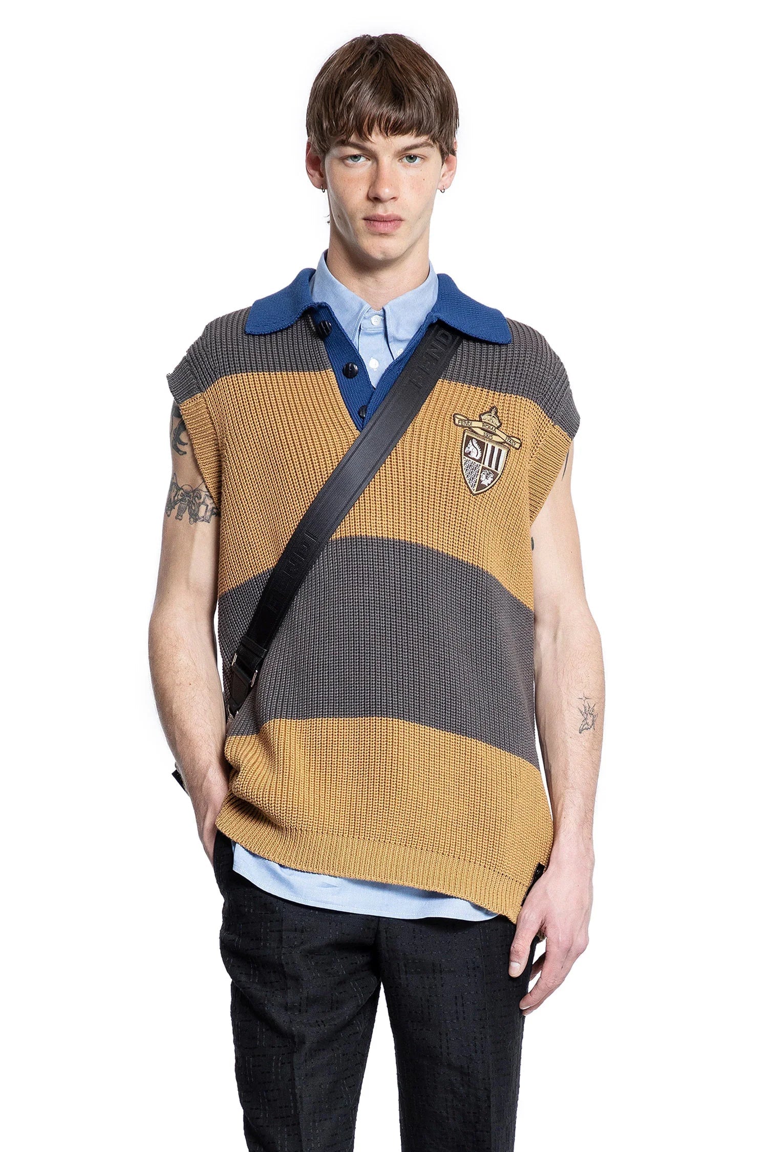 Striped Crest Logo Polo Gilet Fendi – Гарантія оригінальності – боковий вид