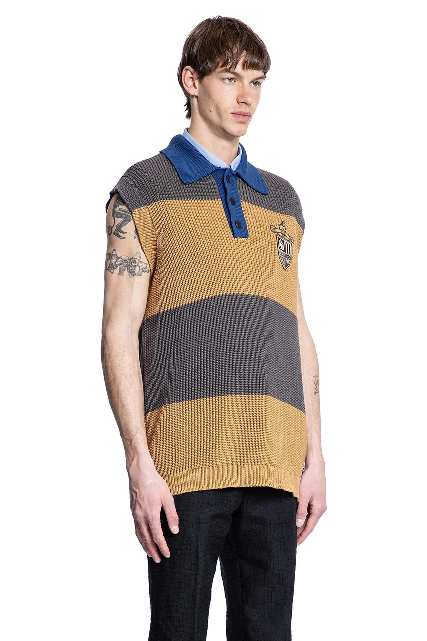 Striped Crest Logo Polo Gilet Fendi – Гарантія оригінальності – детальний вид